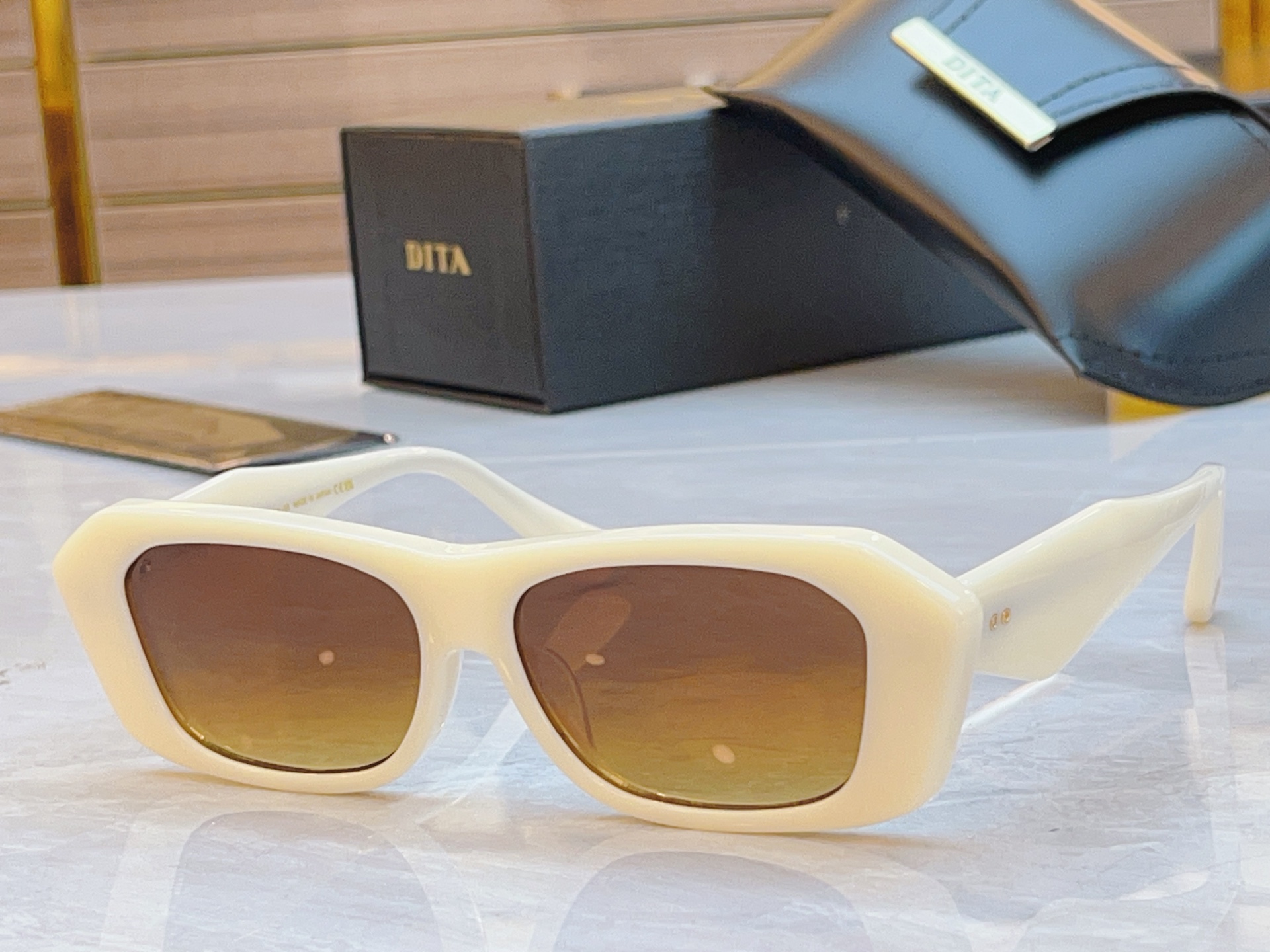 ，【DIT*】蒂*塔新款太阳镜，MODEL：DTS725，SIZE：54口14-145