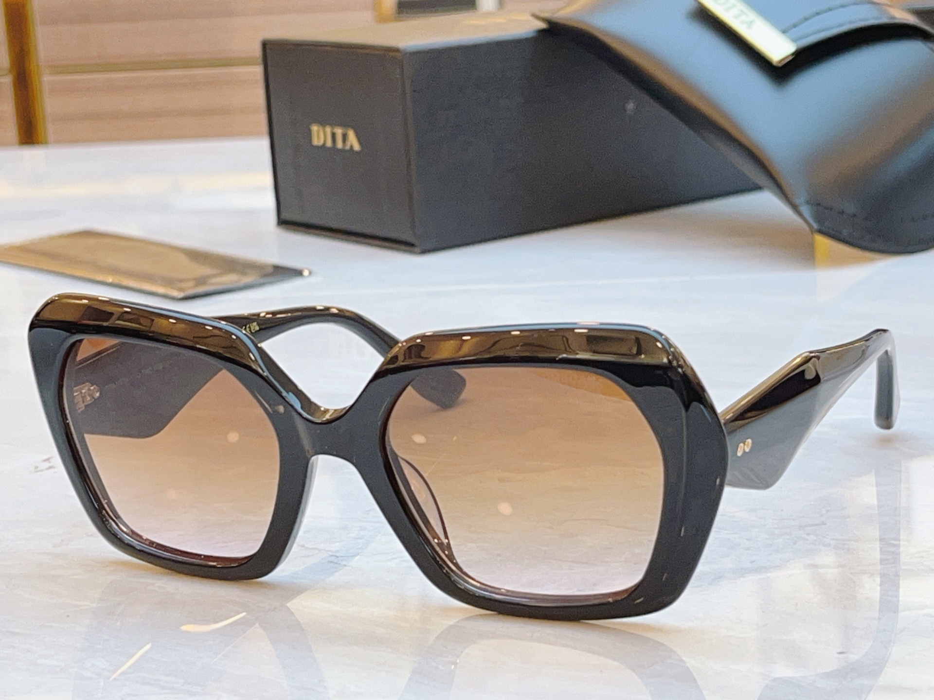 ，【DIT*】蒂*塔新款太阳镜，MODEL：DTS724，SIZE：54口21-145