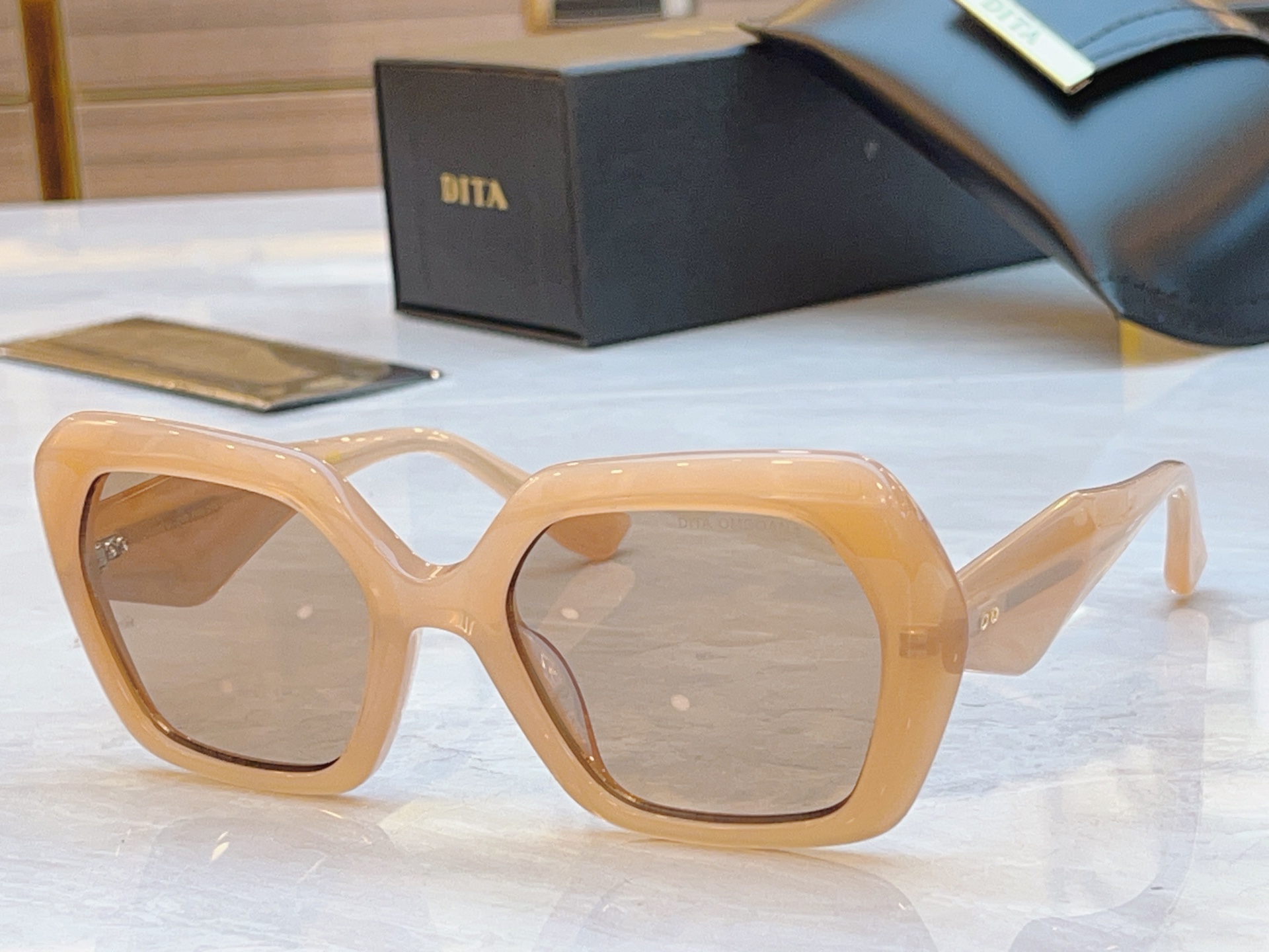 ，【DIT*】蒂*塔新款太阳镜，MODEL：DTS724，SIZE：54口21-145