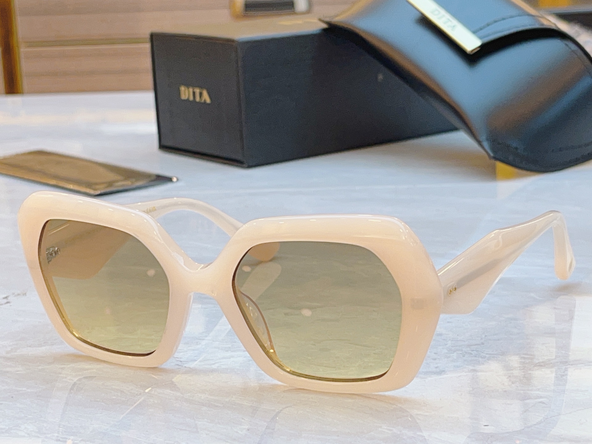 ，【DIT*】蒂*塔新款太阳镜，MODEL：DTS724，SIZE：54口21-145