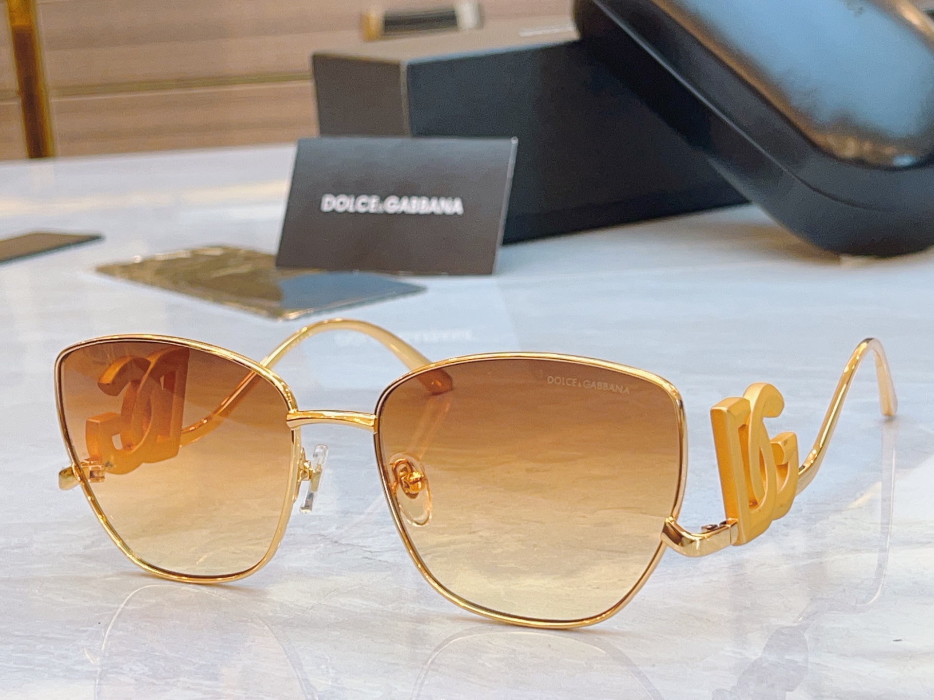 ，【DOLCE & GABBAN*】D*G新款太阳镜，MODEL：DG1498LB，SIZE：58口17