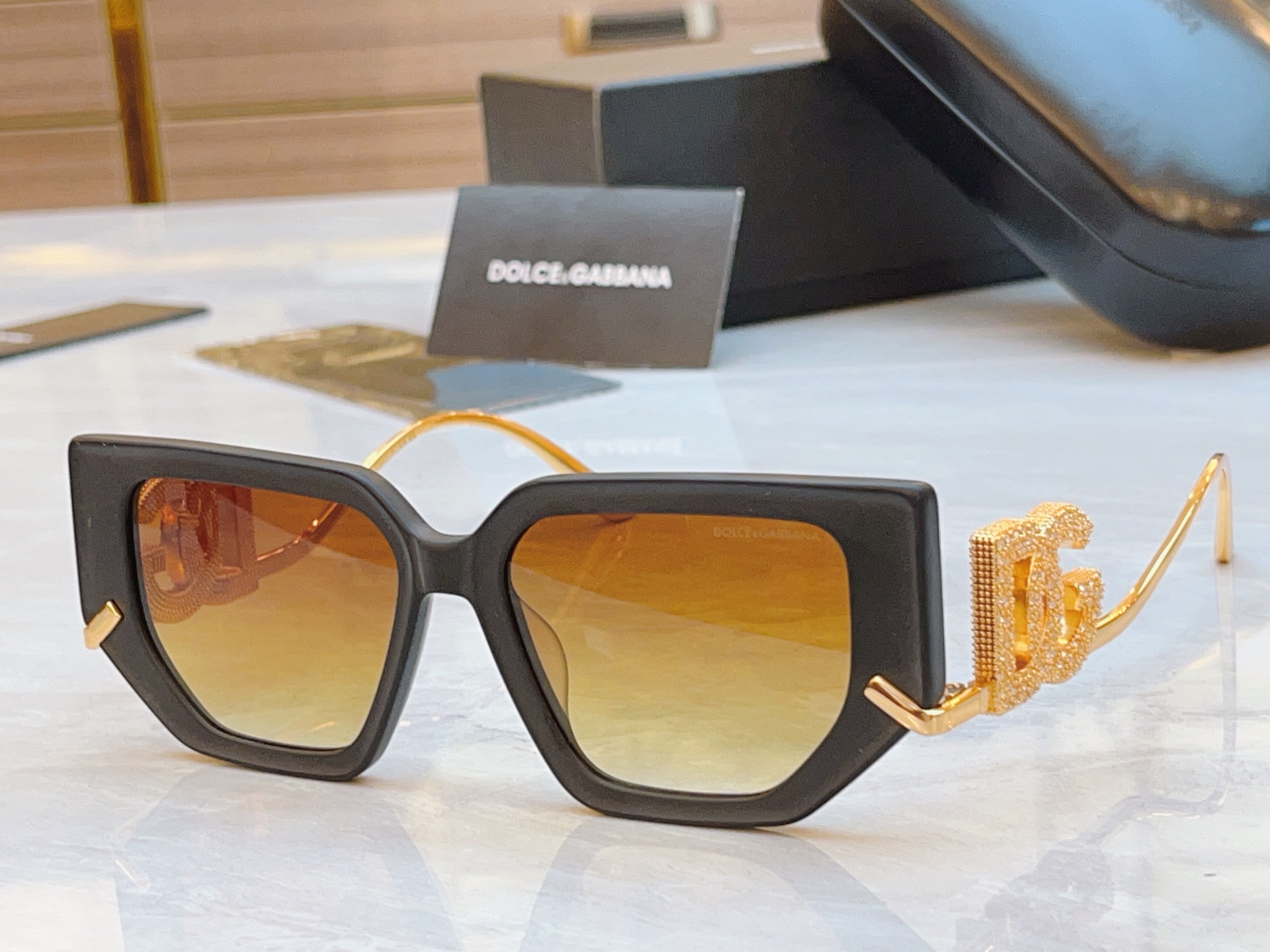 ，【DOLCE & GABBAN*】D*G新款太阳镜，MODEL：DG6663，SIZE：52口16-1