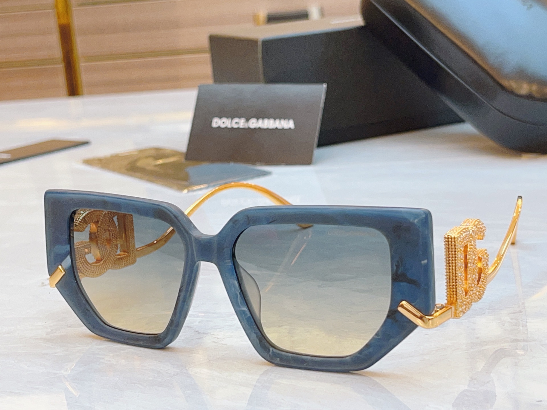 ，【DOLCE & GABBAN*】D*G新款太阳镜，MODEL：DG6663，SIZE：52口16-1