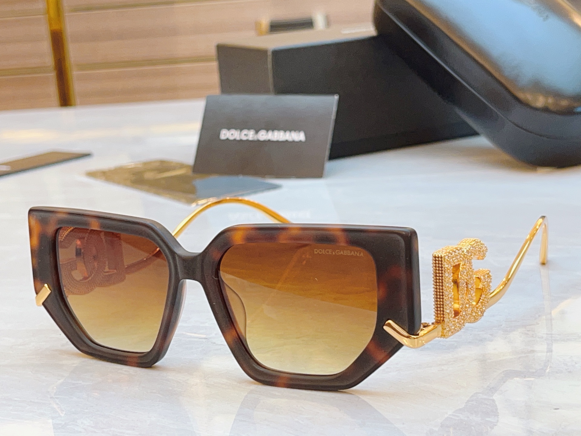 ，【DOLCE & GABBAN*】D*G新款太阳镜，MODEL：DG6663，SIZE：52口16-1