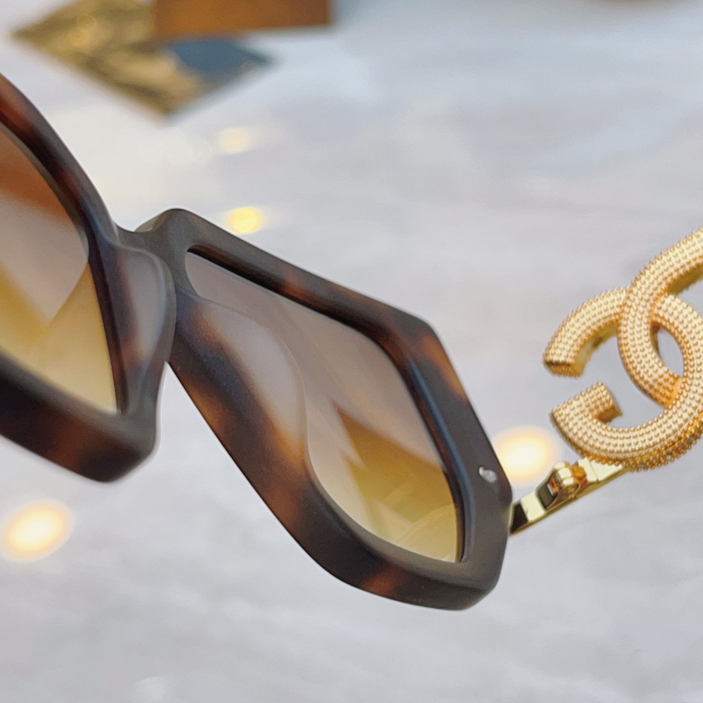 ，【DOLCE & GABBAN*】D*G新款太阳镜，MODEL：DG6663，SIZE：52口16-1