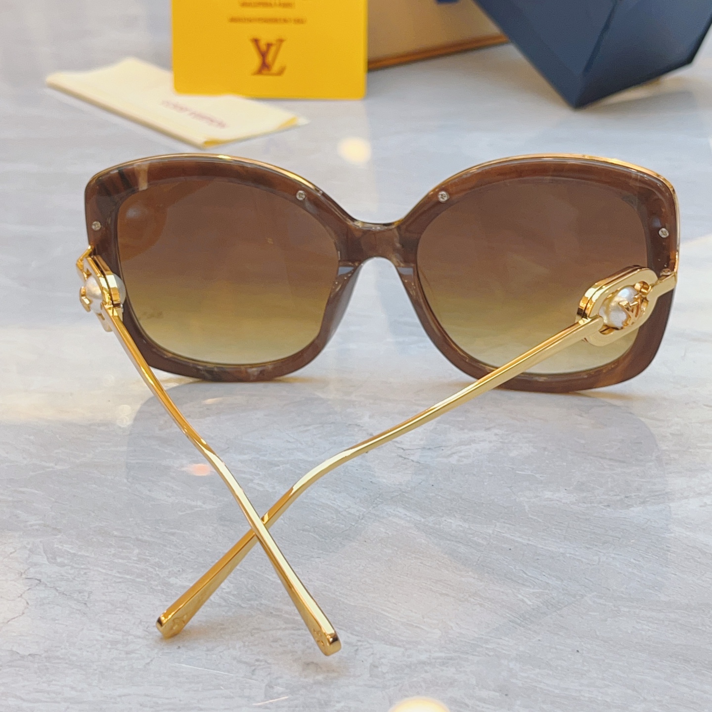 ，【LOUIS VUITTO*】路易*威登新款太阳镜，MODEL：Z1932E，SIZE：56口18-1