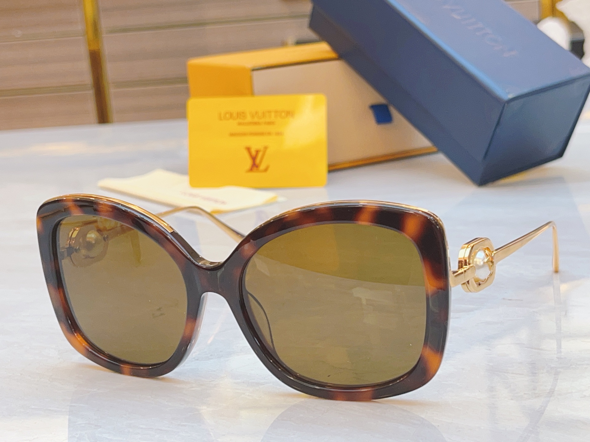 ，【LOUIS VUITTO*】路易*威登新款太阳镜，MODEL：Z1932E，SIZE：56口18-1