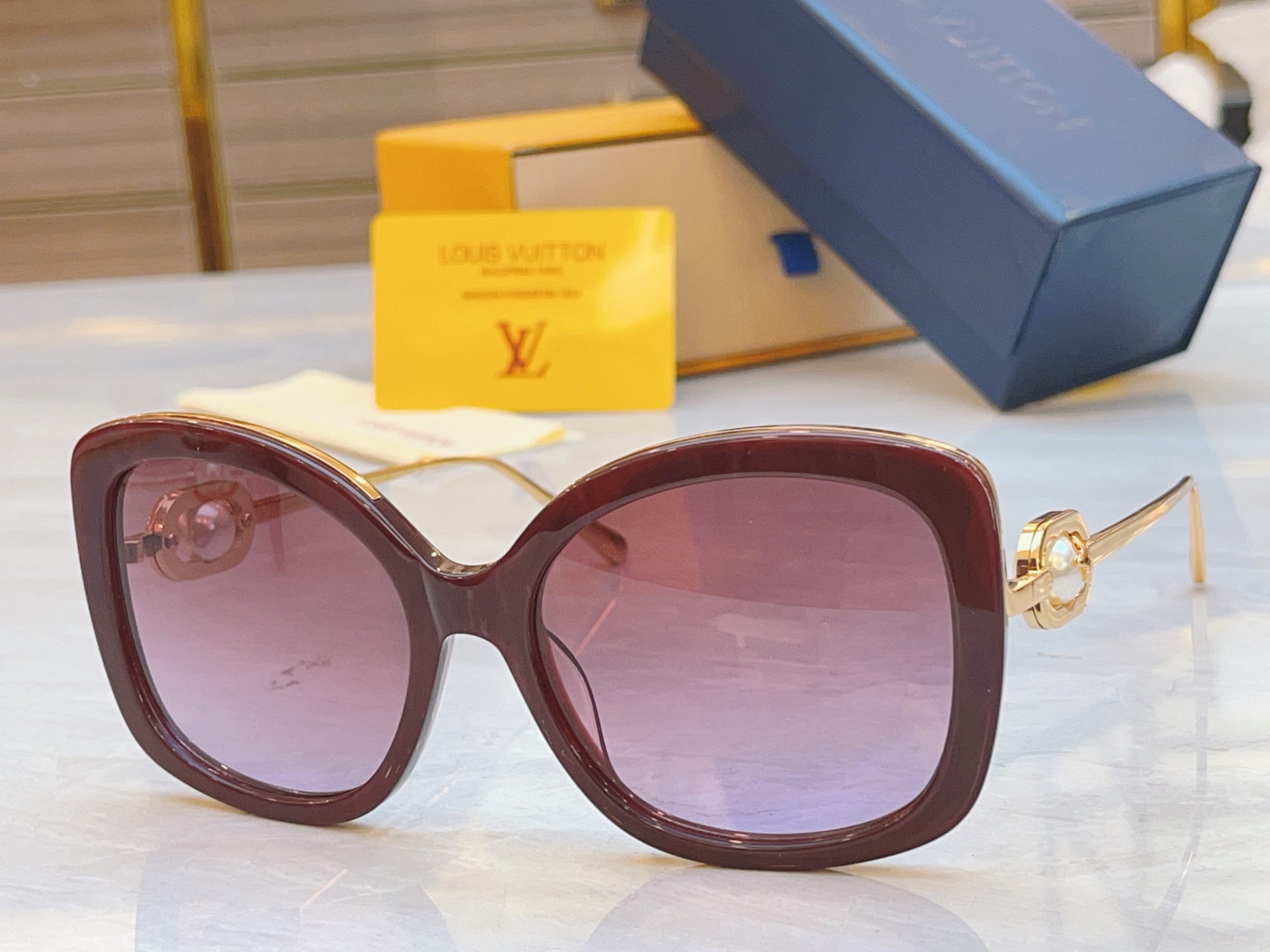 ，【LOUIS VUITTO*】路易*威登新款太阳镜，MODEL：Z1932E，SIZE：56口18-1