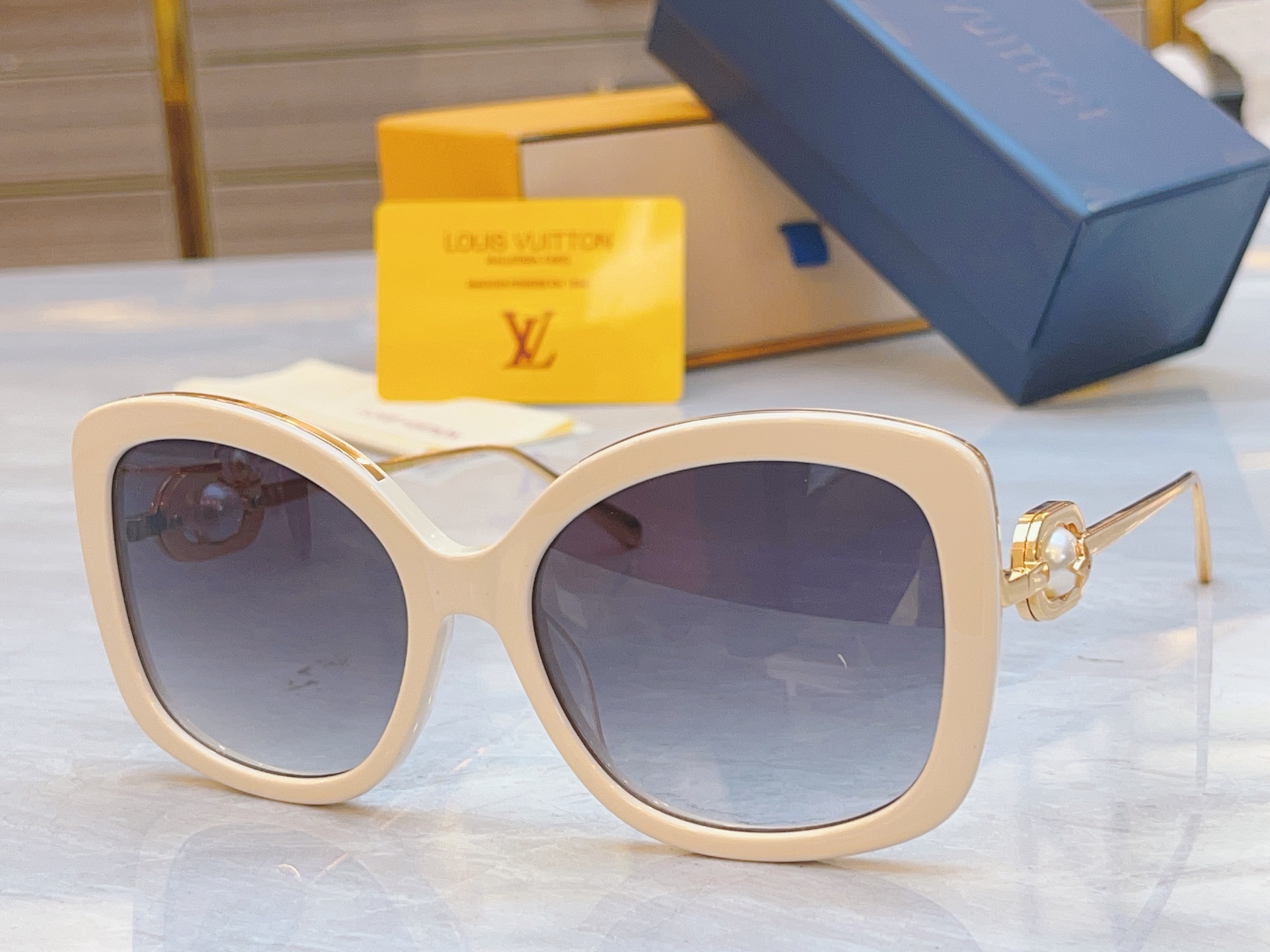 ，【LOUIS VUITTO*】路易*威登新款太阳镜，MODEL：Z1932E，SIZE：56口18-1