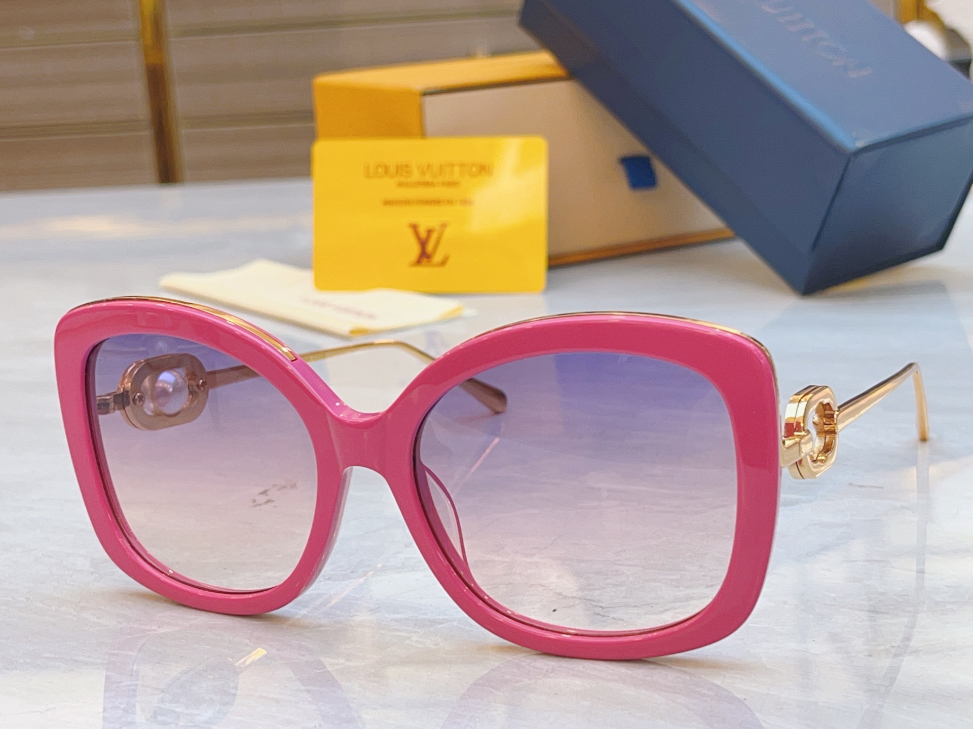 ，【LOUIS VUITTO*】路易*威登新款太阳镜，MODEL：Z1932E，SIZE：56口18-1