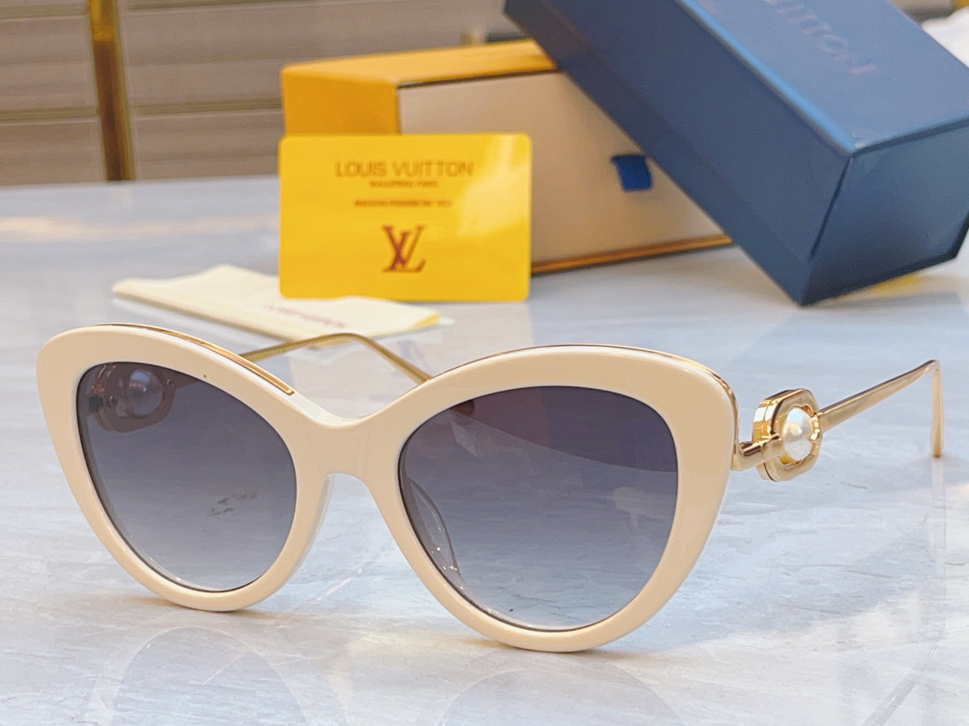 ，【LOUIS VUITTO*】路易*威登新款太阳镜，MODEL：Z1931E，SIZE：54口20-1