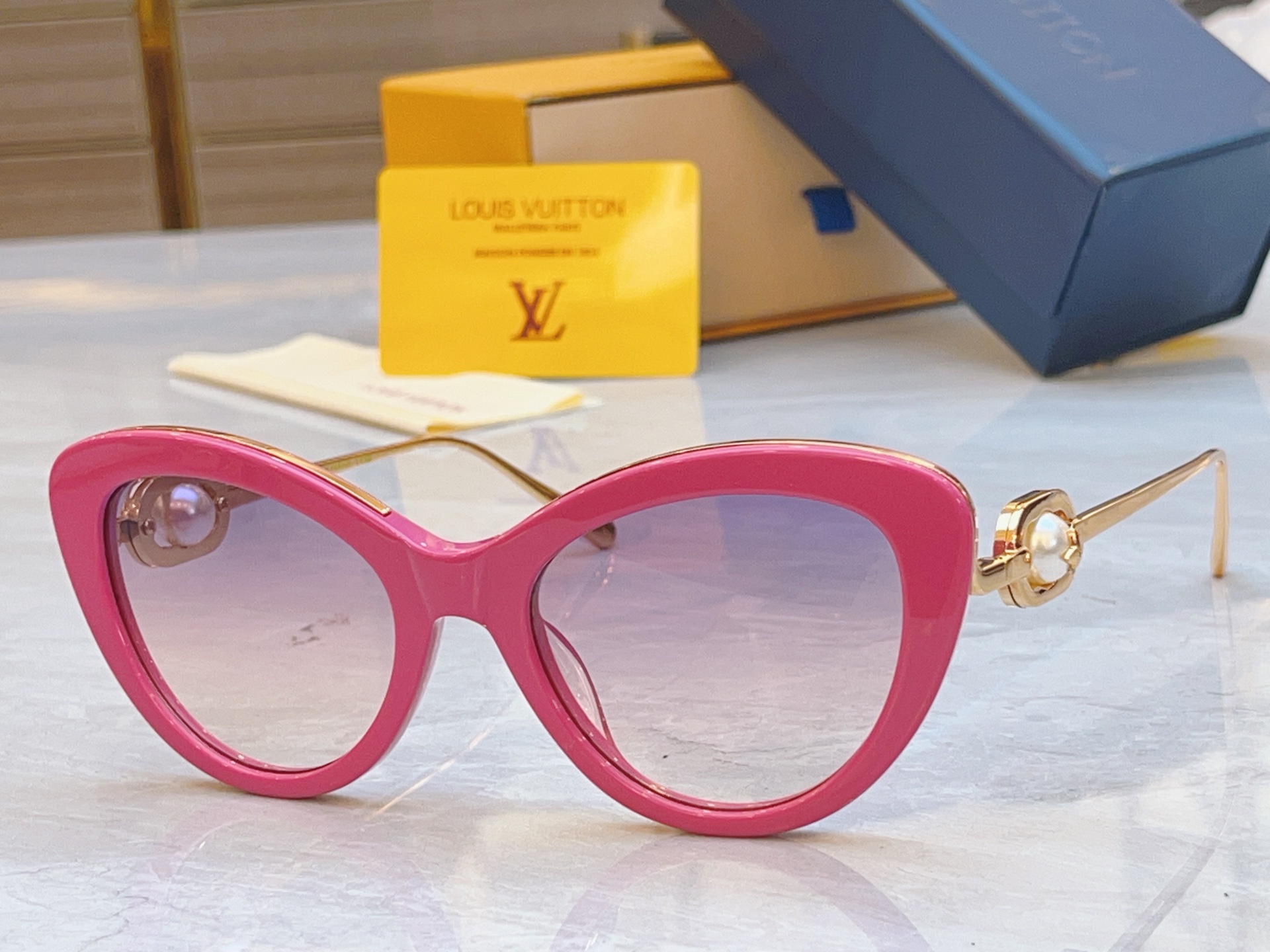 ，【LOUIS VUITTO*】路易*威登新款太阳镜，MODEL：Z1931E，SIZE：54口20-1