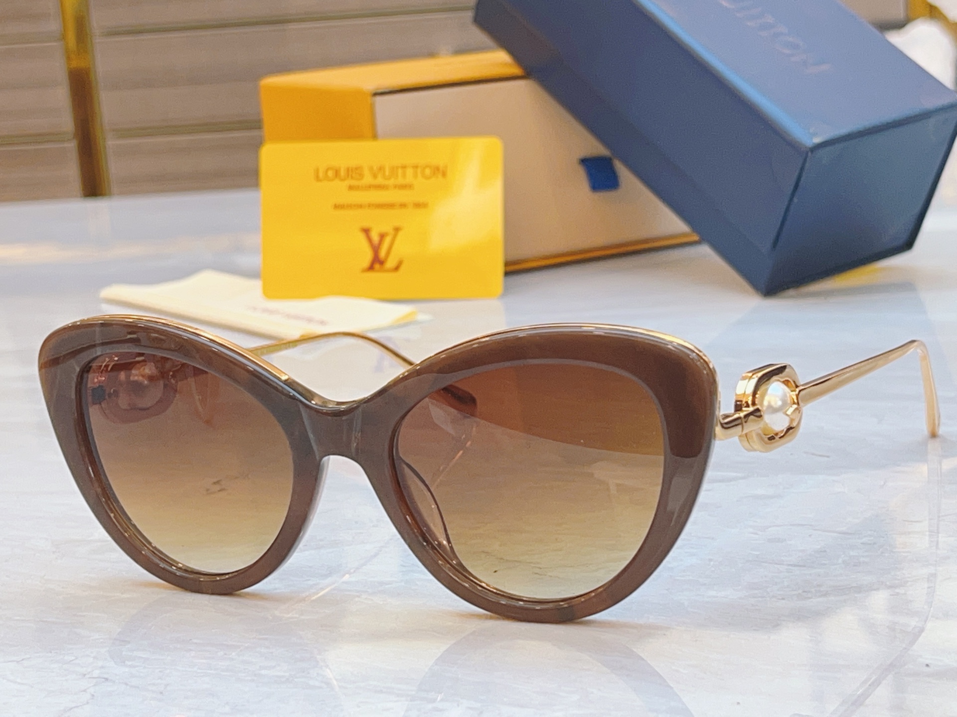 ，【LOUIS VUITTO*】路易*威登新款太阳镜，MODEL：Z1931E，SIZE：54口20-1