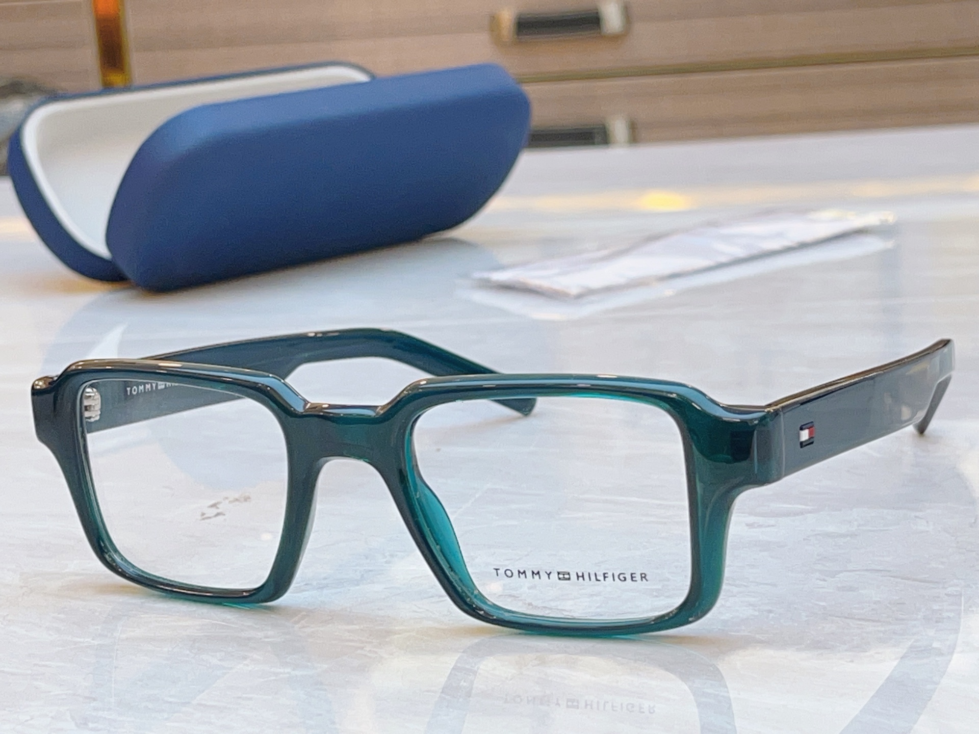 ，【TOMMY HILFIGE*】新款眼镜架
MODEL：TH2126，SIZE：54口18-145