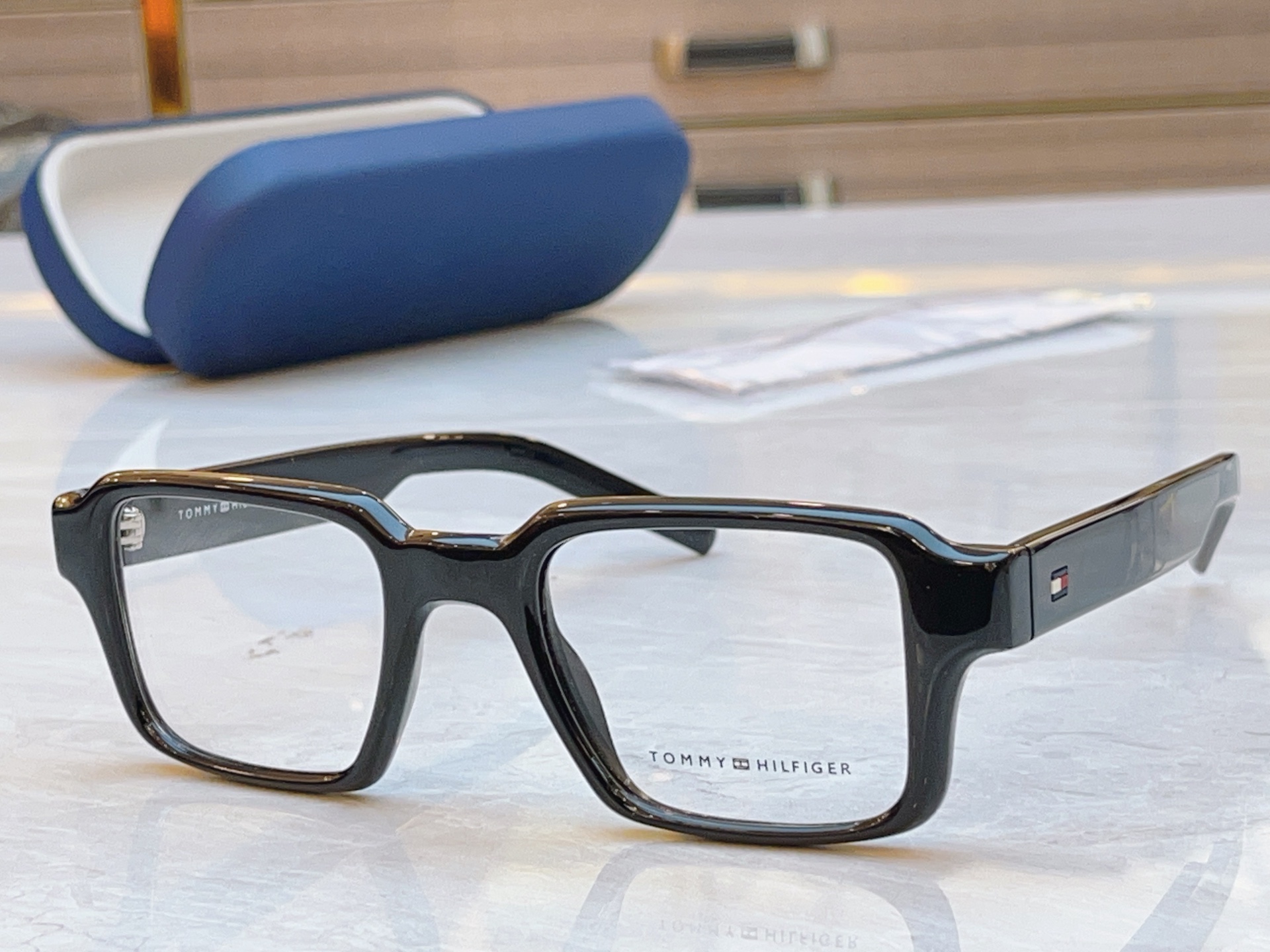 ，【TOMMY HILFIGE*】新款眼镜架
MODEL：TH2126，SIZE：54口18-145