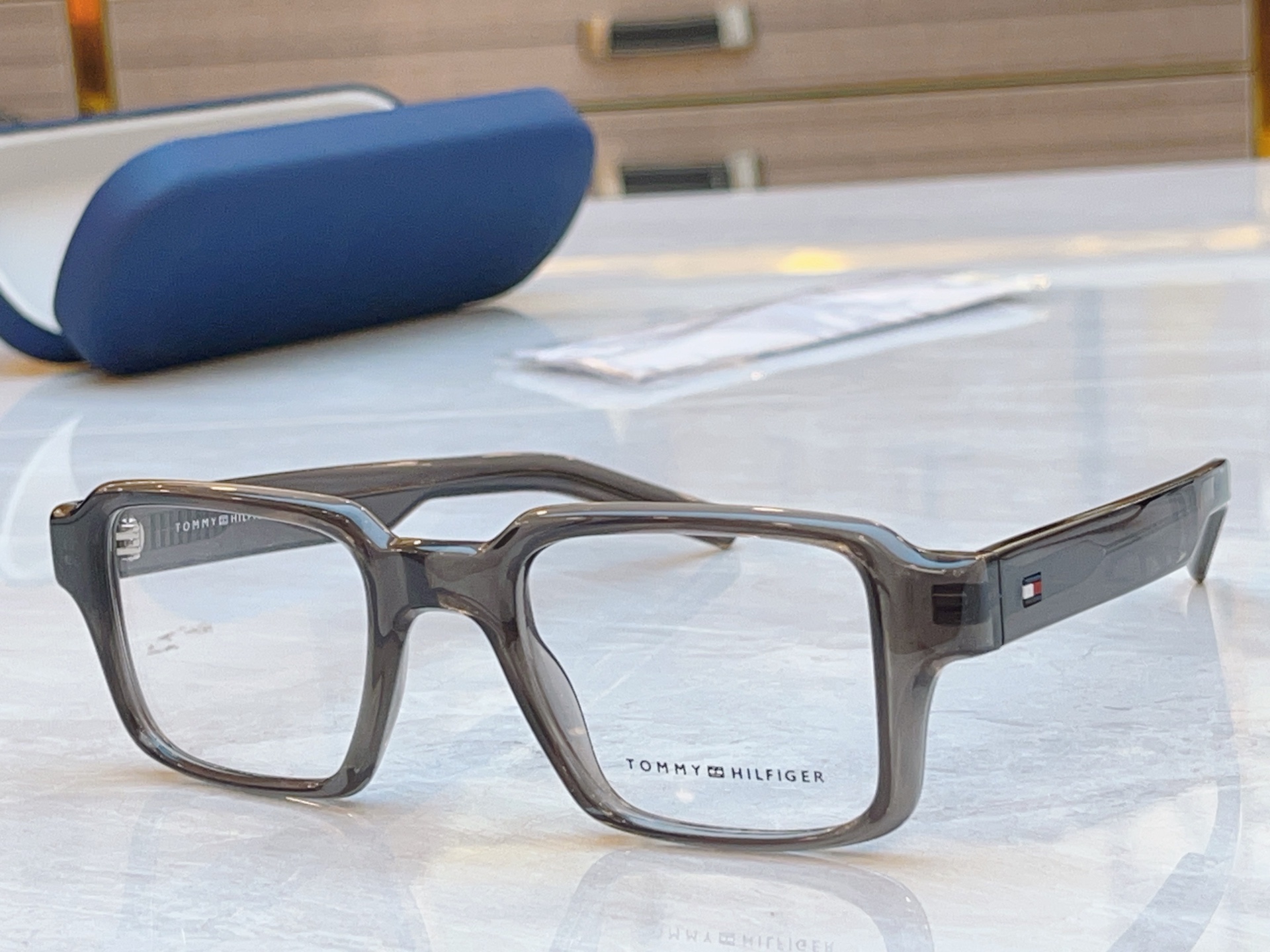 ，【TOMMY HILFIGE*】新款眼镜架
MODEL：TH2126，SIZE：54口18-145