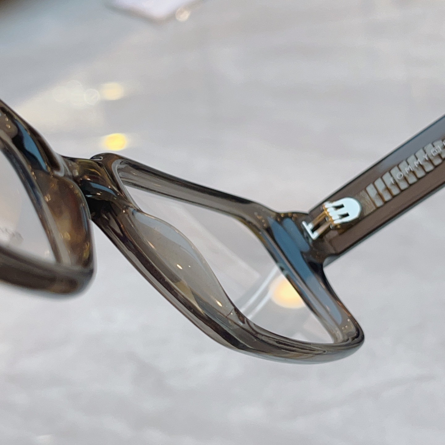 ，【TOMMY HILFIGE*】新款眼镜架
MODEL：TH2126，SIZE：54口18-145