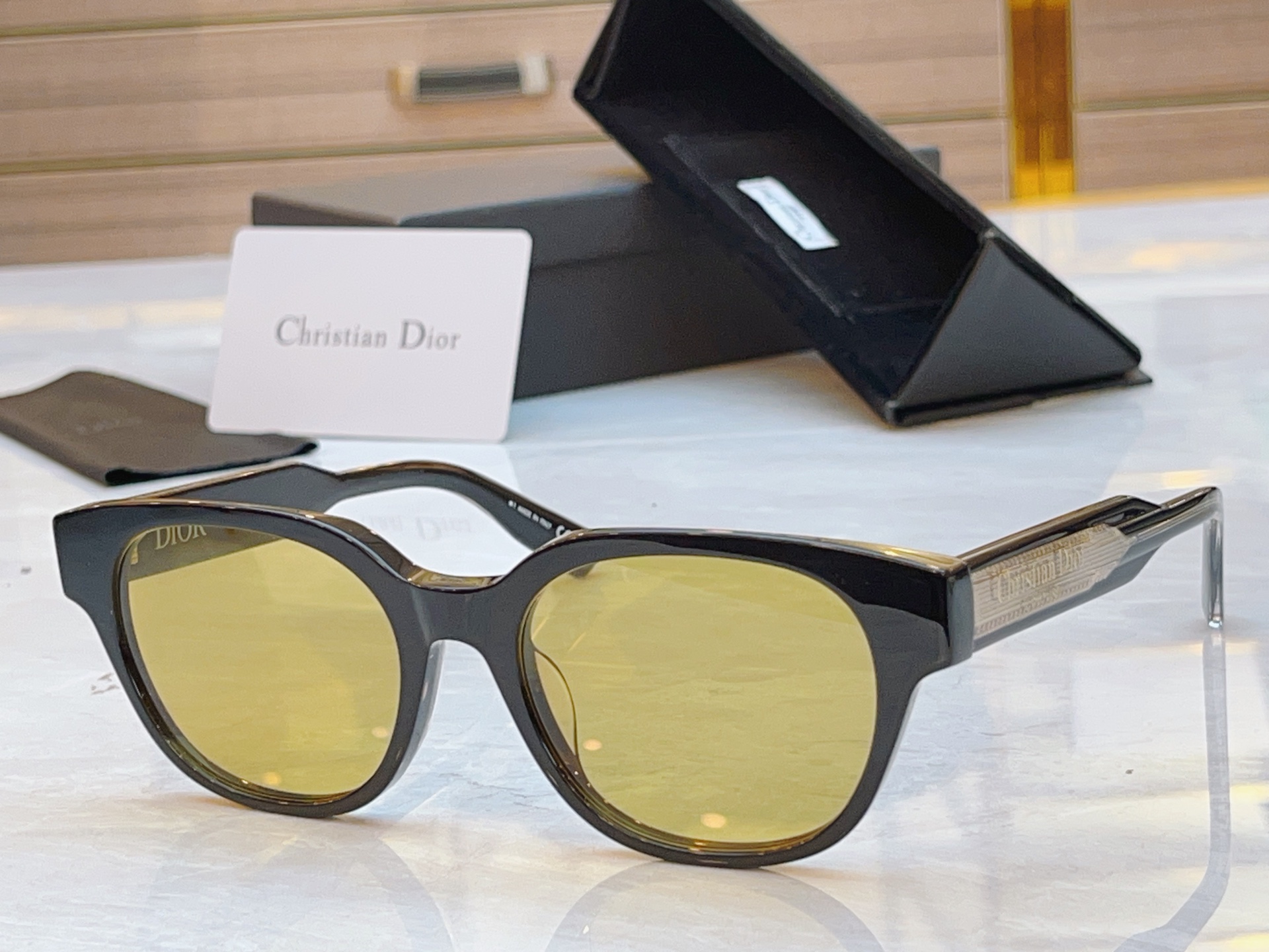 ，【DIO* 】迪*奥新款太阳镜，
MODEL：30Montaigne R1F，SIZE：54口19-1