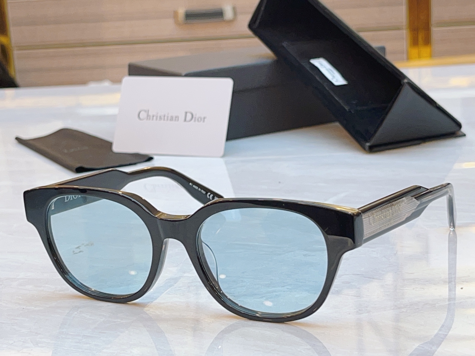 ，【DIO* 】迪*奥新款太阳镜，
MODEL：30Montaigne R1F，SIZE：54口19-1