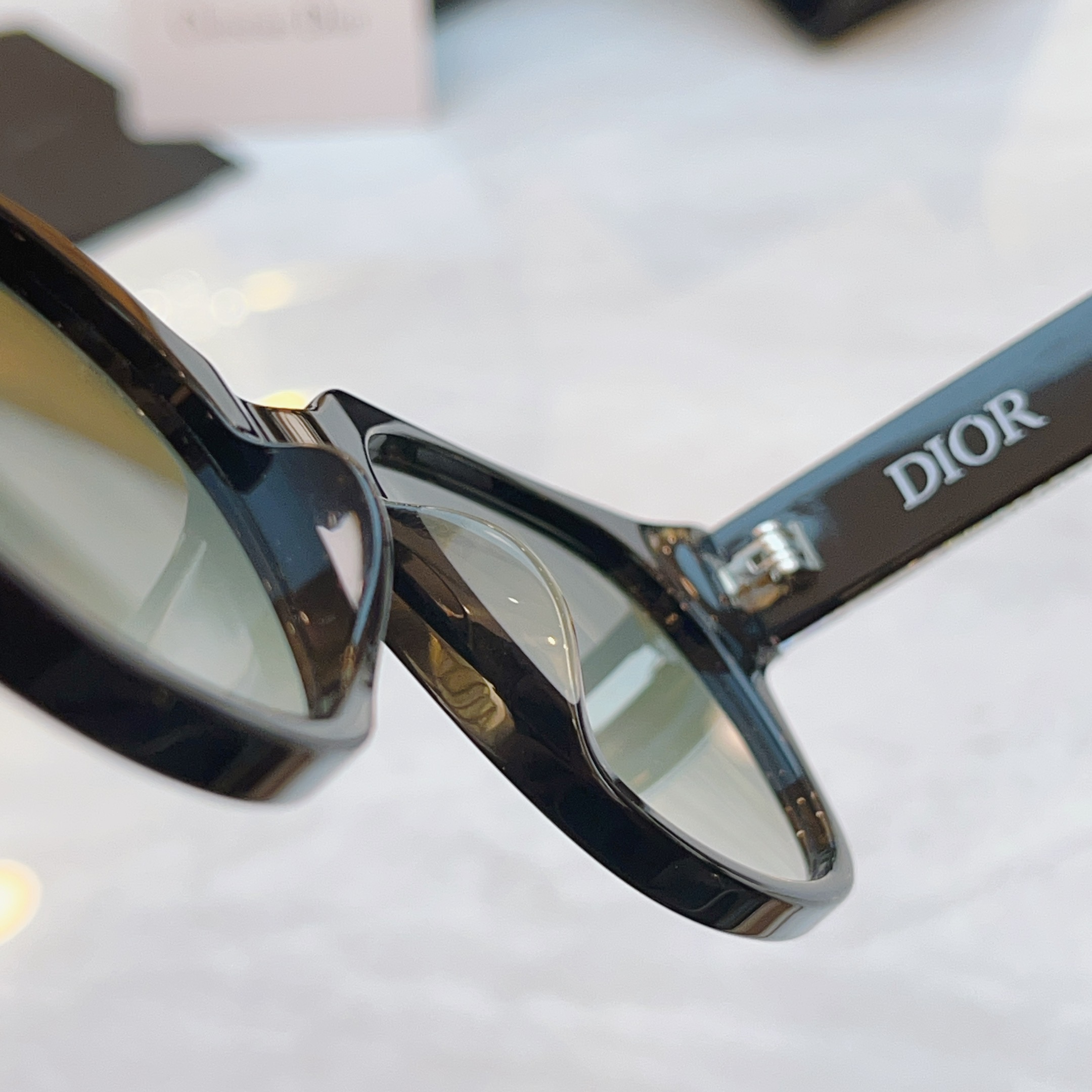 ，【DIO* 】迪*奥新款太阳镜，
MODEL：30Montaigne R1F，SIZE：54口19-1