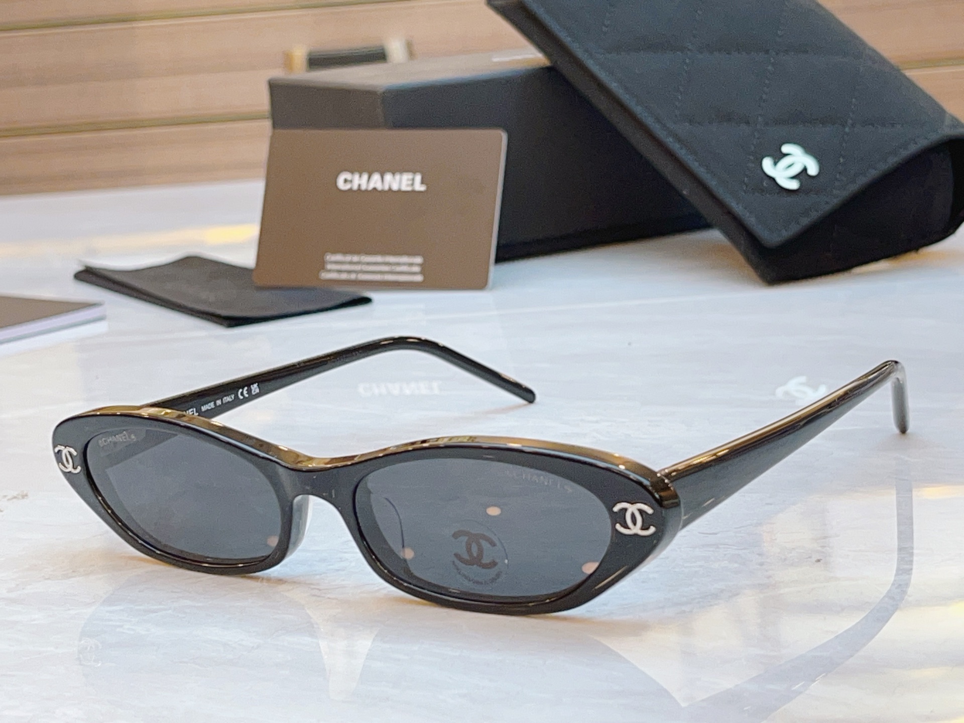 ，【CHAN*】香奈*儿新款太阳镜，
MODEL：CH3025，SIZE：52口17-140