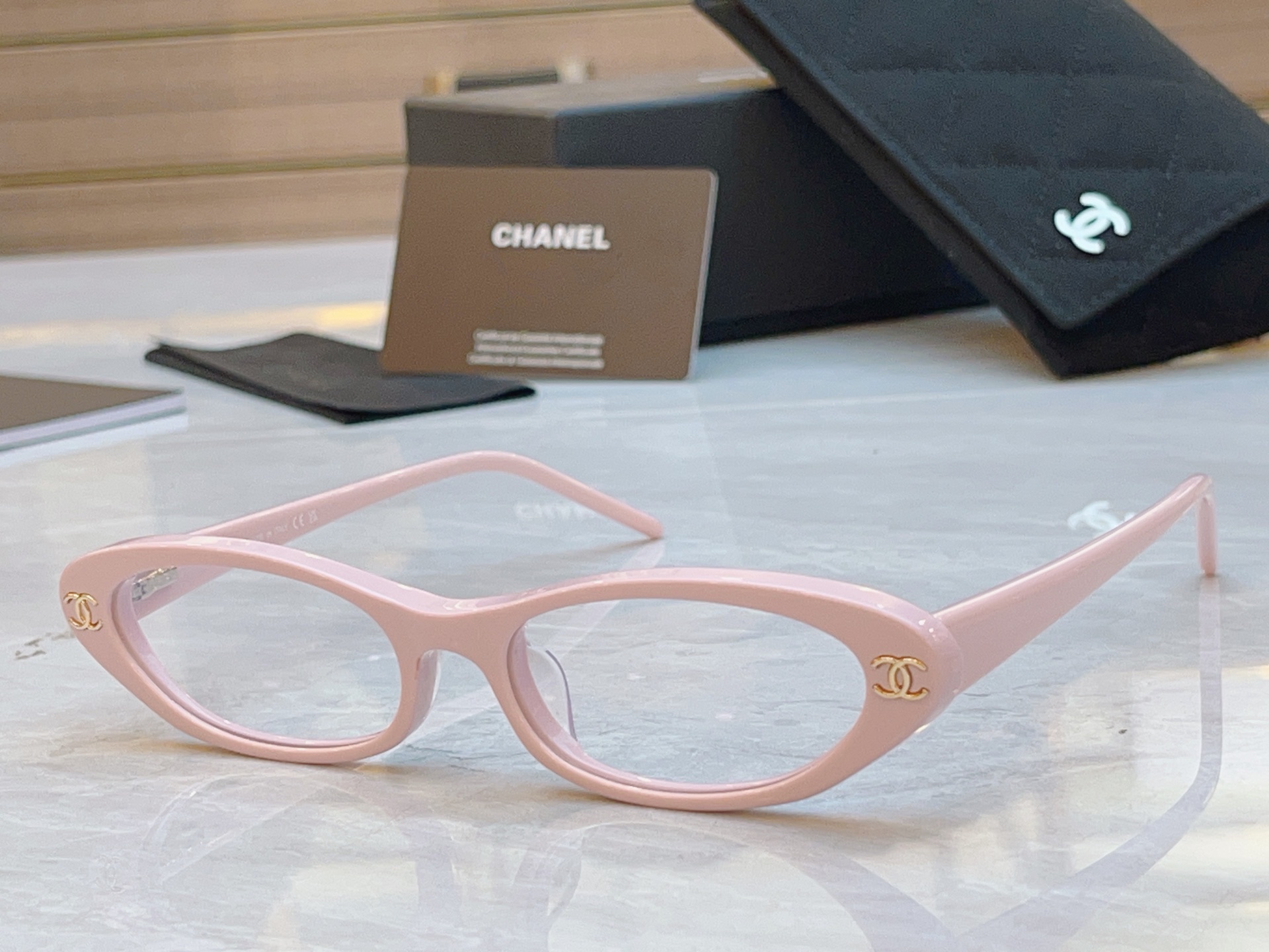 ，【CHAN*】香奈*儿新款太阳镜，
MODEL：CH3025，SIZE：52口17-140