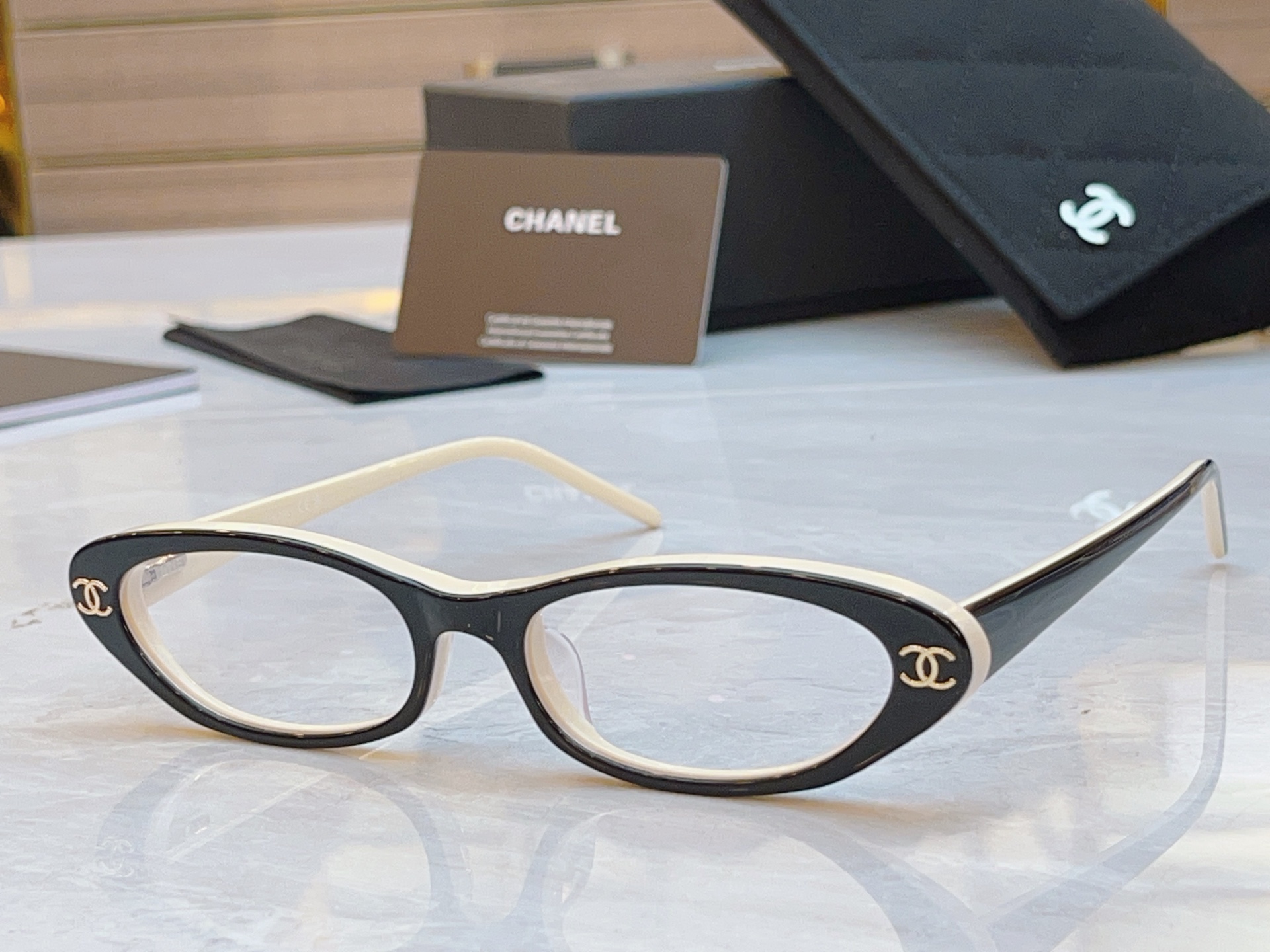 ，【CHAN*】香奈*儿新款太阳镜，
MODEL：CH3025，SIZE：52口17-140