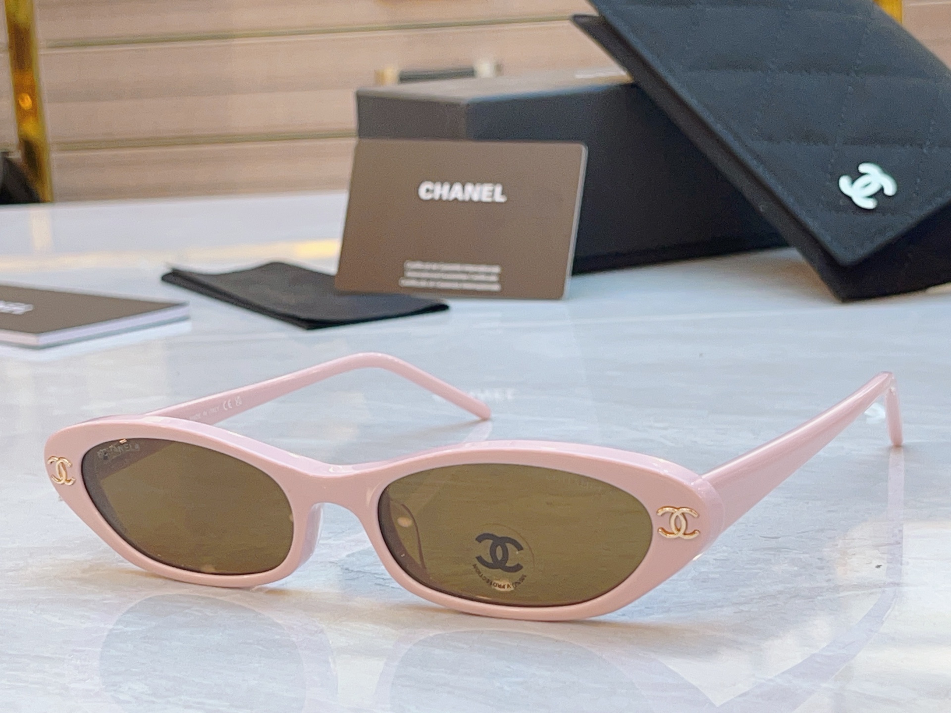 ，【CHAN*】香奈*儿新款太阳镜，
MODEL：CH3025，SIZE：52口17-140