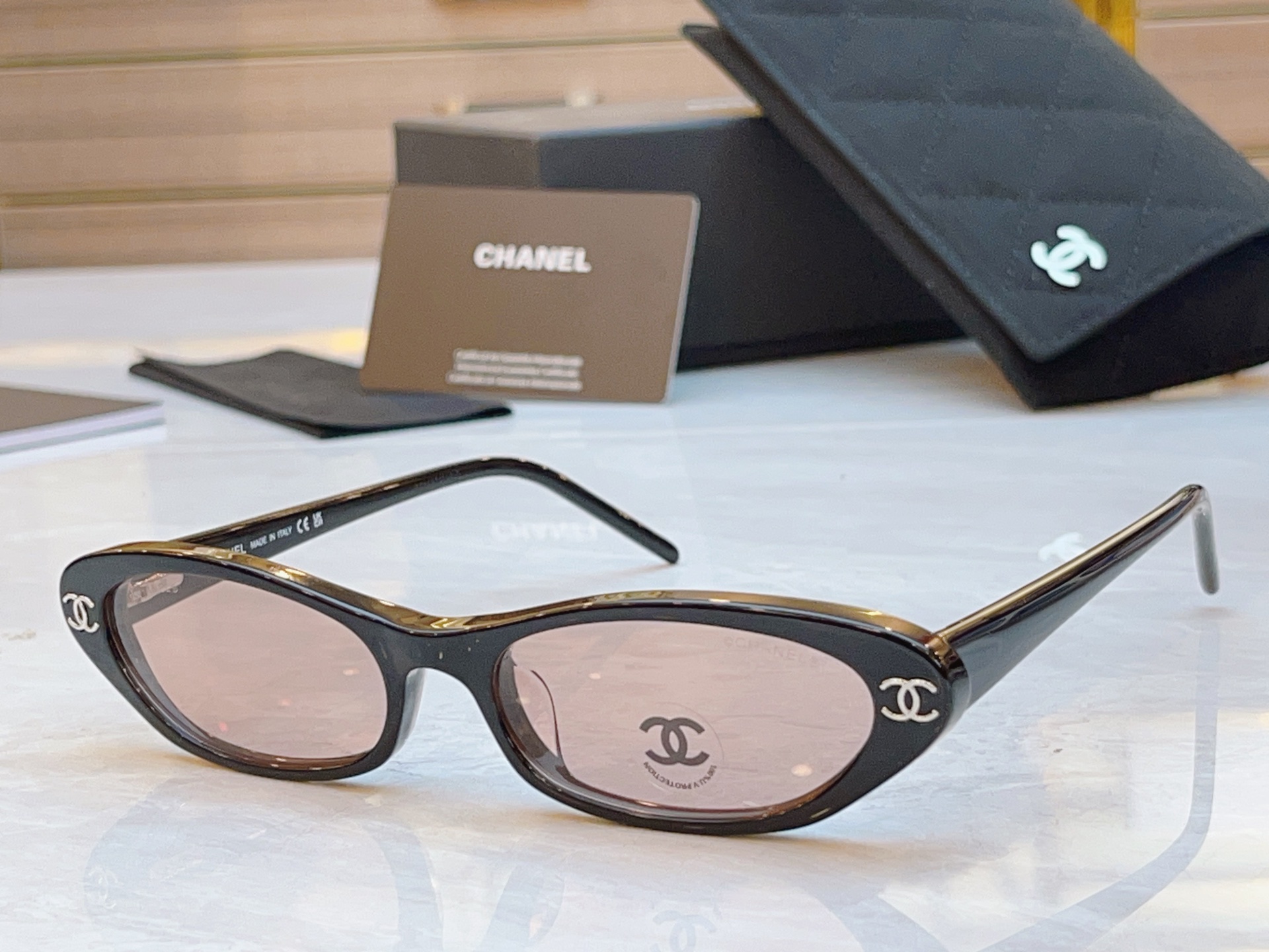 ，【CHAN*】香奈*儿新款太阳镜，
MODEL：CH3025，SIZE：52口17-140