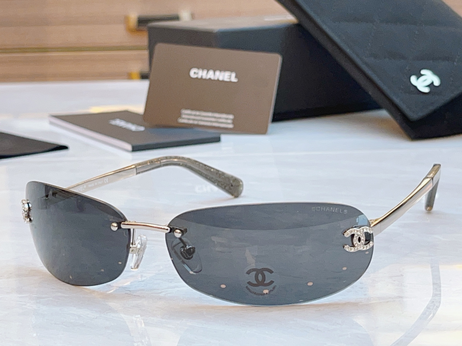 ，【CHAN*】香奈*儿新款太阳镜，
MODEL：A71560，SIZE：68口16-145