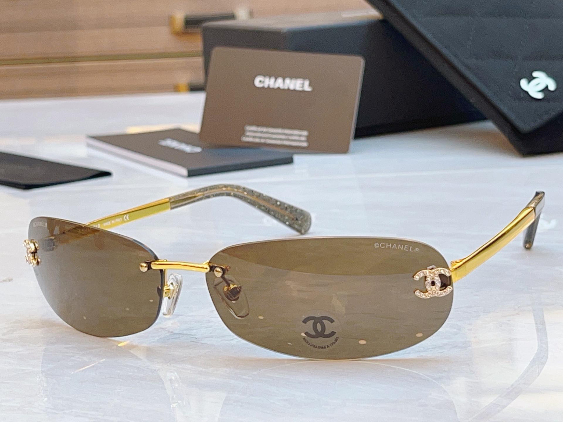 ，【CHAN*】香奈*儿新款太阳镜，
MODEL：A71560，SIZE：68口16-145