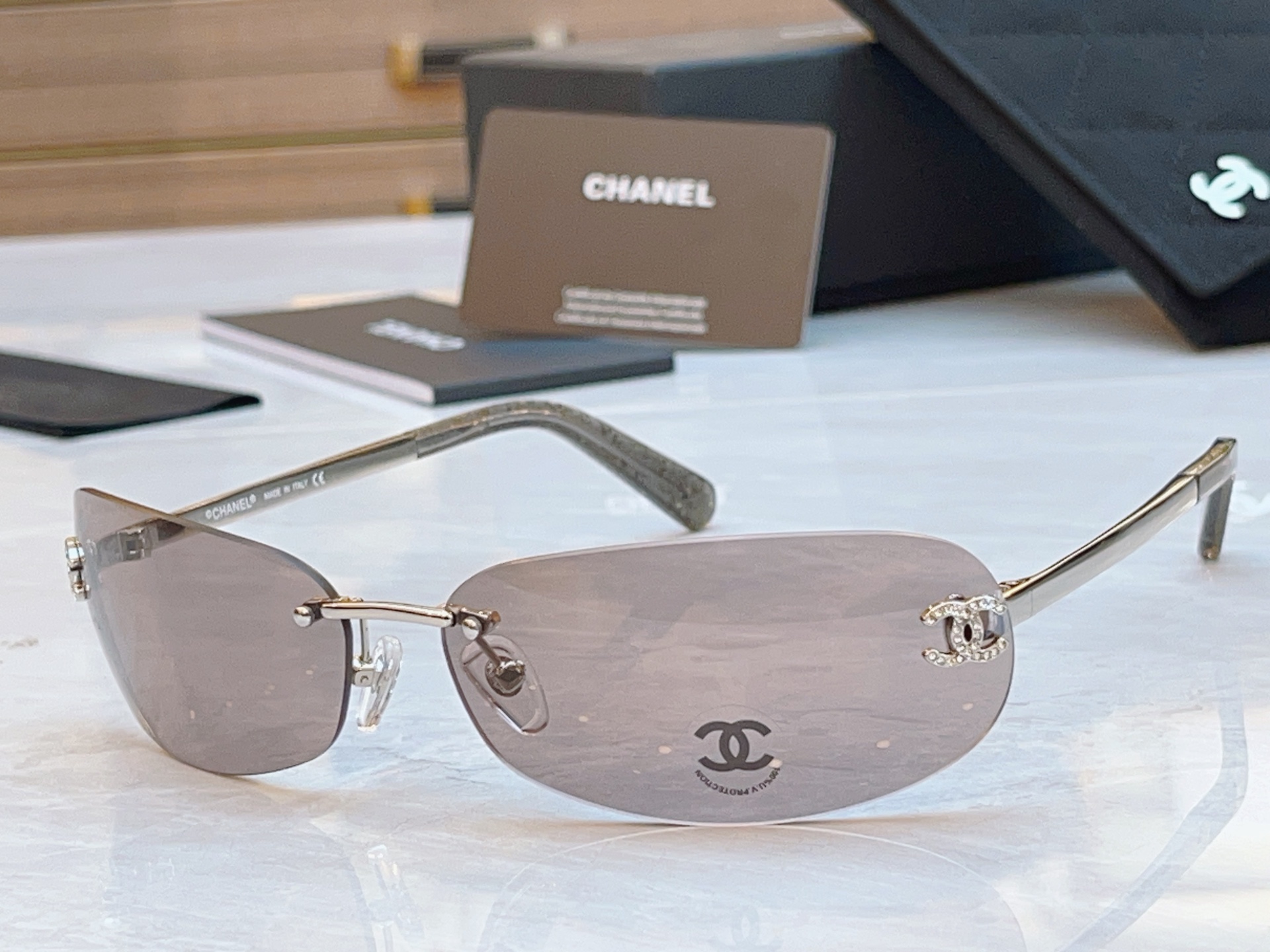 ，【CHAN*】香奈*儿新款太阳镜，
MODEL：A71560，SIZE：68口16-145