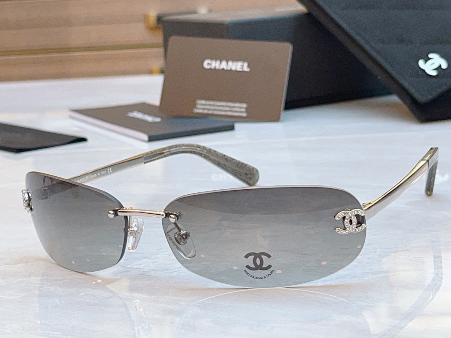 ，【CHAN*】香奈*儿新款太阳镜，
MODEL：A71560，SIZE：68口16-145