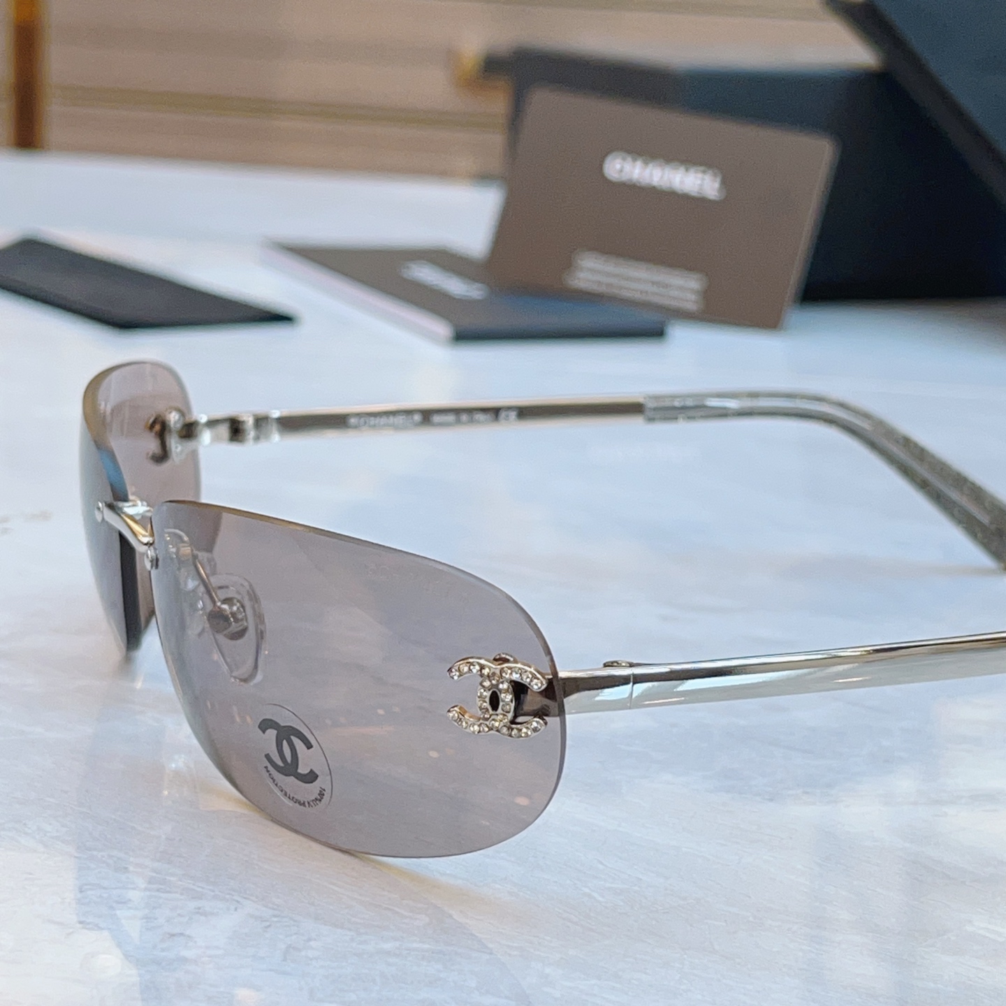 ，【CHAN*】香奈*儿新款太阳镜，
MODEL：A71560，SIZE：68口16-145