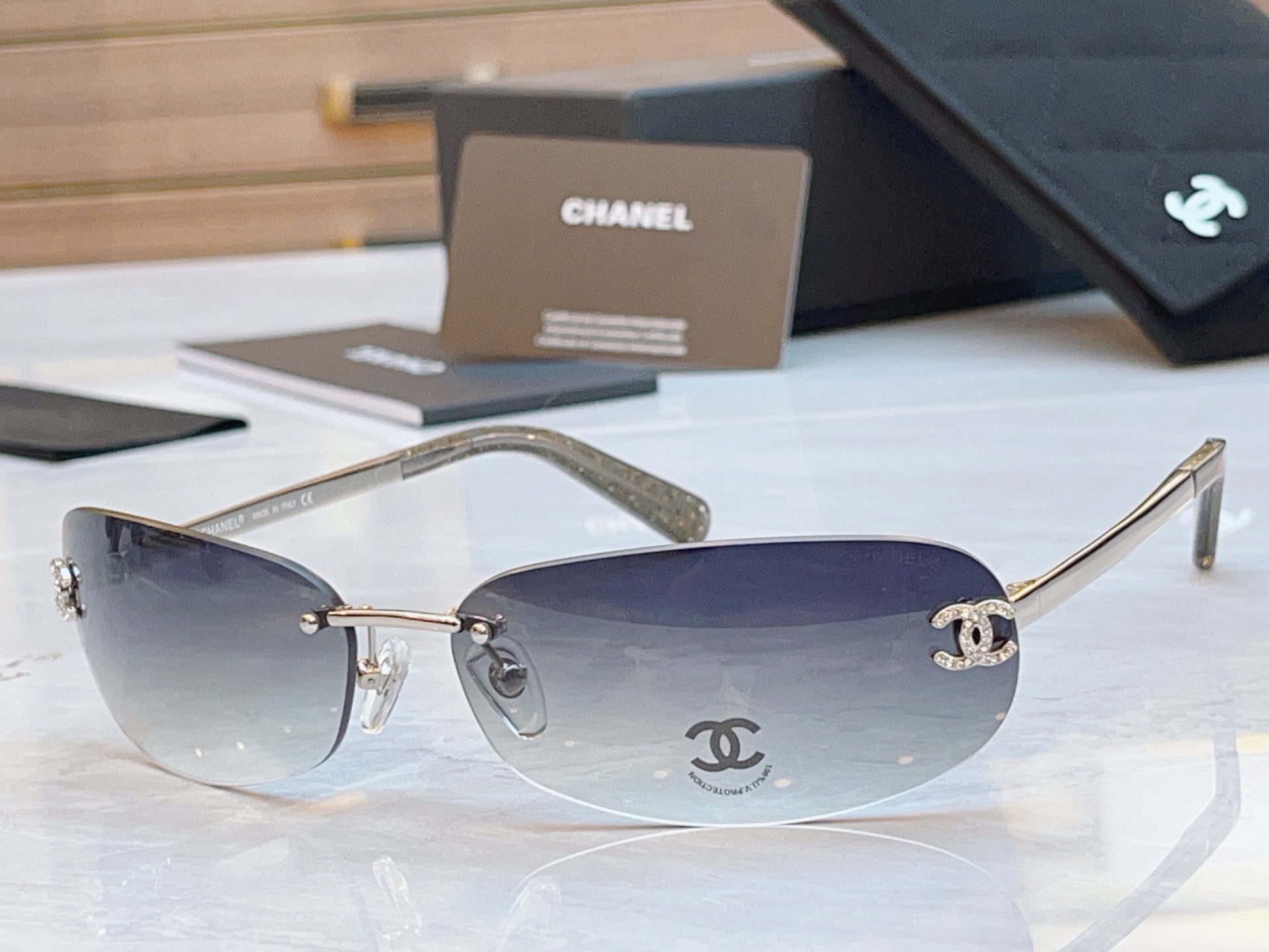 ，【CHAN*】香奈*儿新款太阳镜，
MODEL：A71560，SIZE：68口16-145