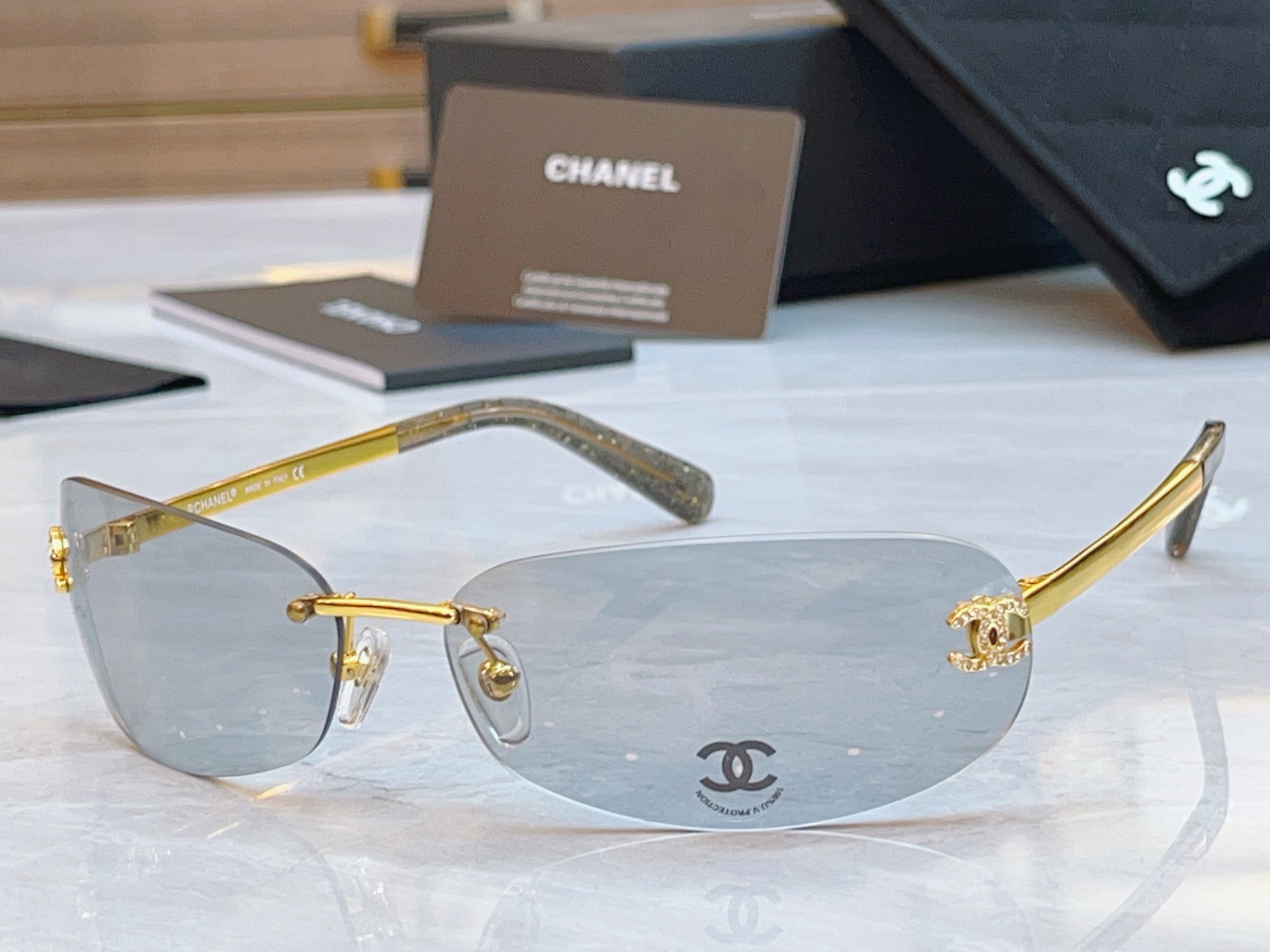 ，【CHAN*】香奈*儿新款太阳镜，
MODEL：A71560，SIZE：68口16-145