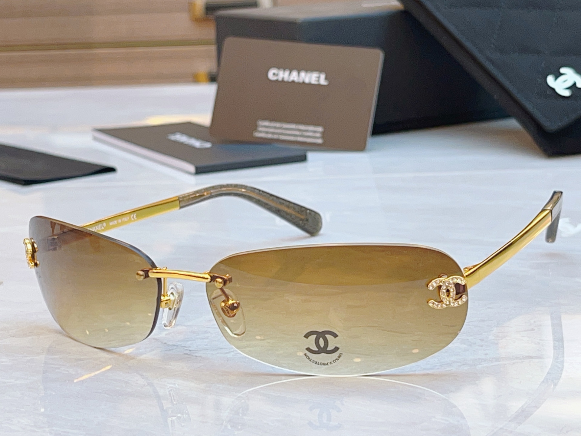 ，【CHAN*】香奈*儿新款太阳镜，
MODEL：A71560，SIZE：68口16-145