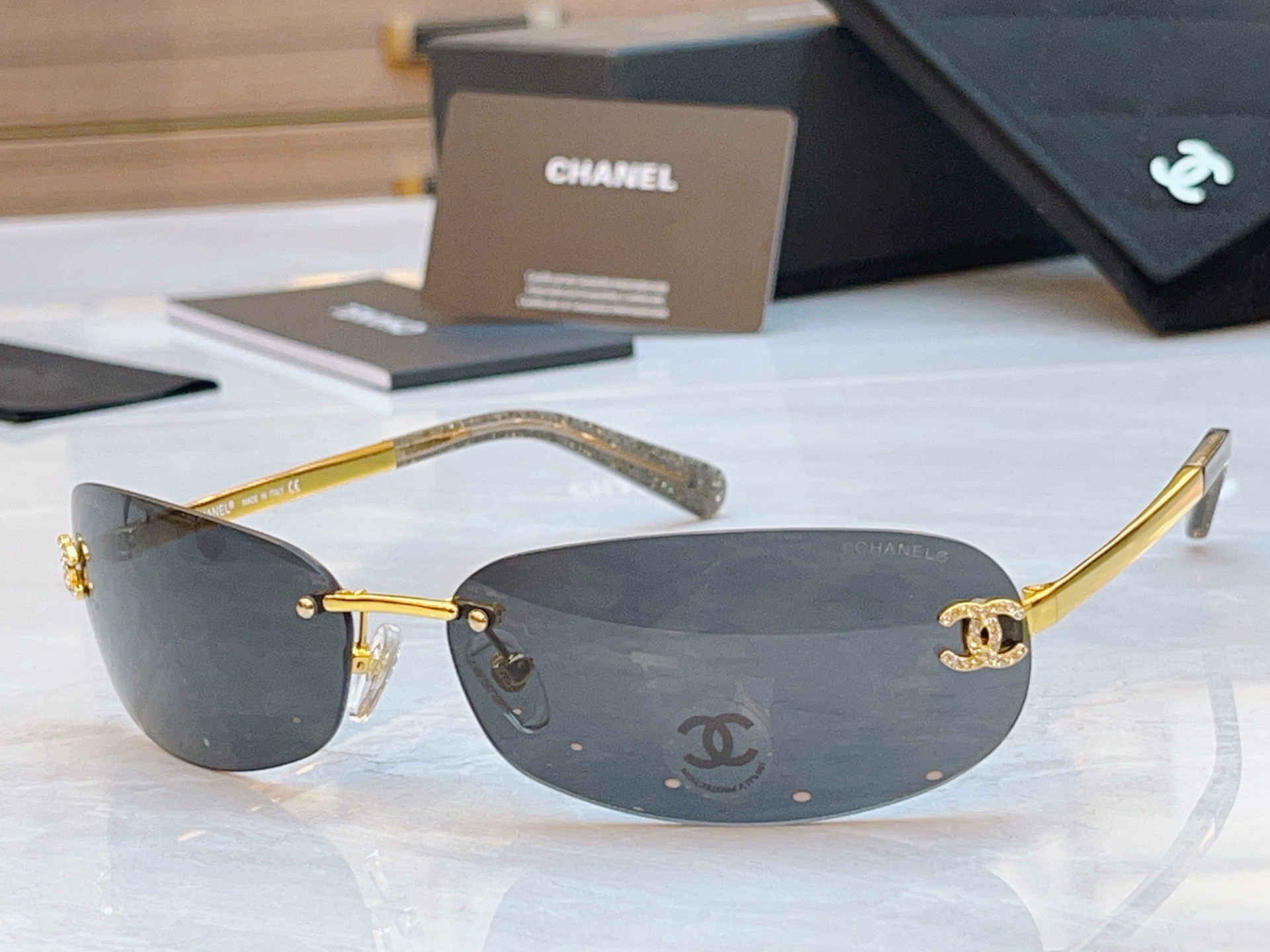 ，【CHAN*】香奈*儿新款太阳镜，
MODEL：A71560，SIZE：68口16-145