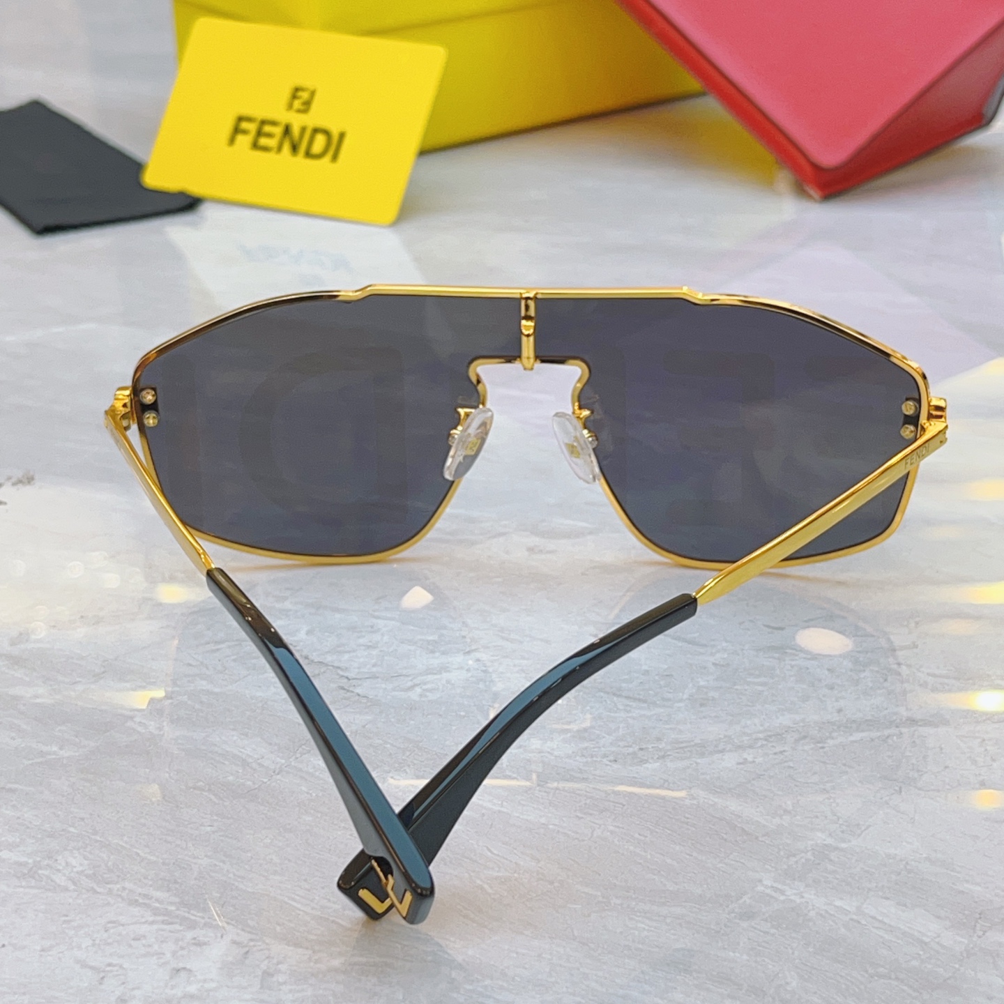 ，【FEN*】芬*迪新款太阳镜🕶️，
MODEL：FE40129U，SIZE：145口1-145
