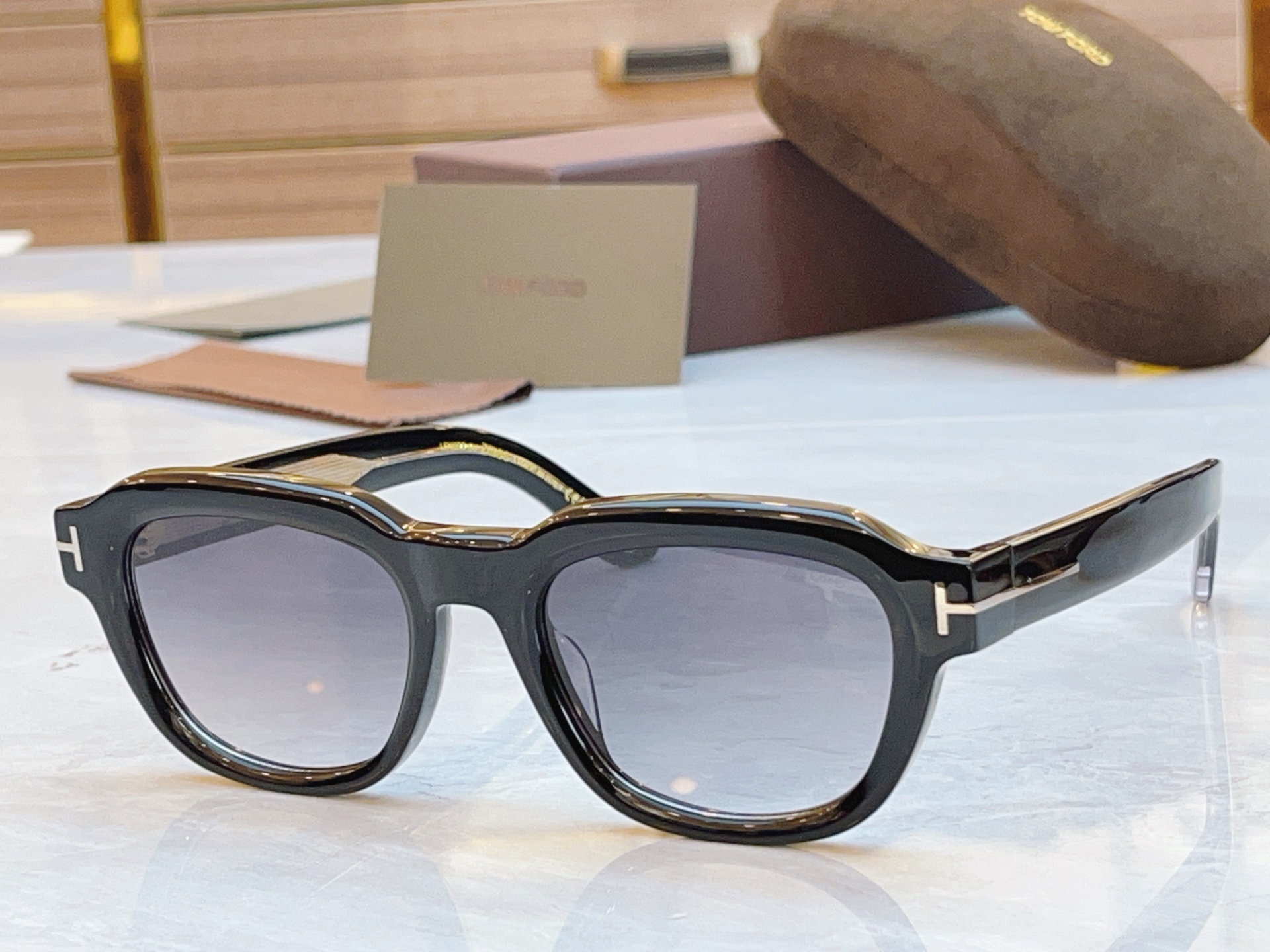 ，【TOM FOR*】汤姆*福特新款太阳镜🕶️，MODEL：TF1226，SIZE：52口20-135