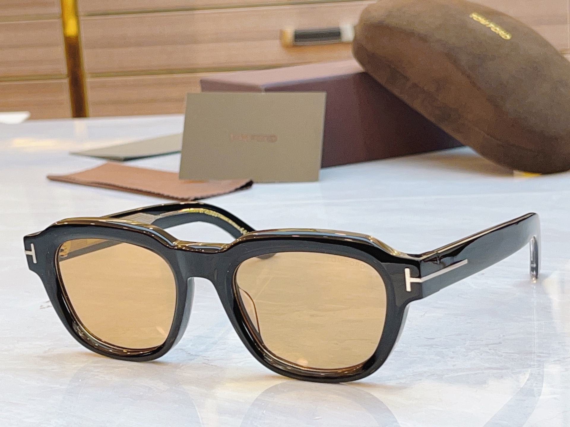 ，【TOM FOR*】汤姆*福特新款太阳镜🕶️，MODEL：TF1226，SIZE：52口20-135