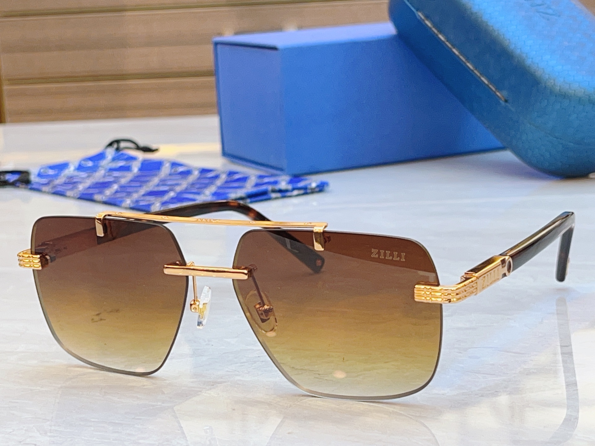 ，【ZEIZ*】蔡*司新款太阳镜，MODEL：ZI65071，SIZE：61口15-143