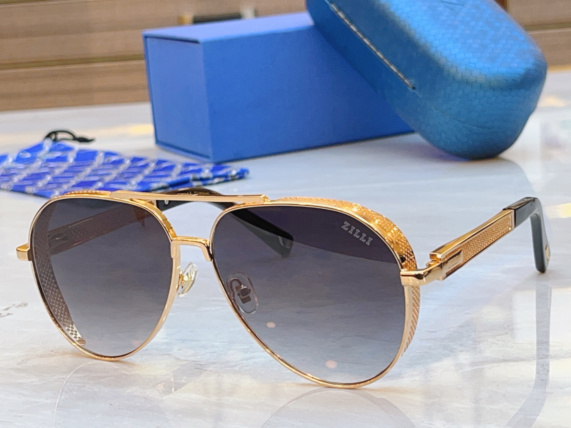 ，【ZEIZ*】蔡*司新款太阳镜，MODEL：ZI80122，SIZE：61口13-140