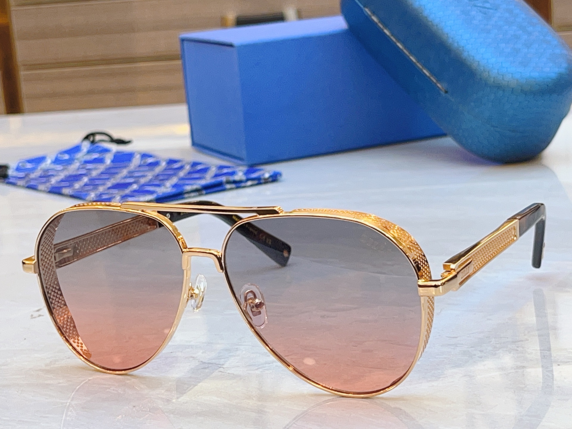 ，【ZEIZ*】蔡*司新款太阳镜，MODEL：ZI80122，SIZE：61口13-140