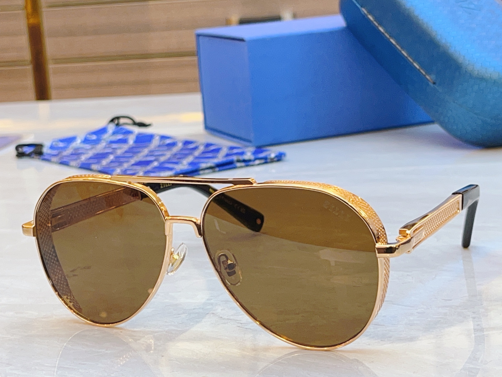 ，【ZEIZ*】蔡*司新款太阳镜，MODEL：ZI80122，SIZE：61口13-140