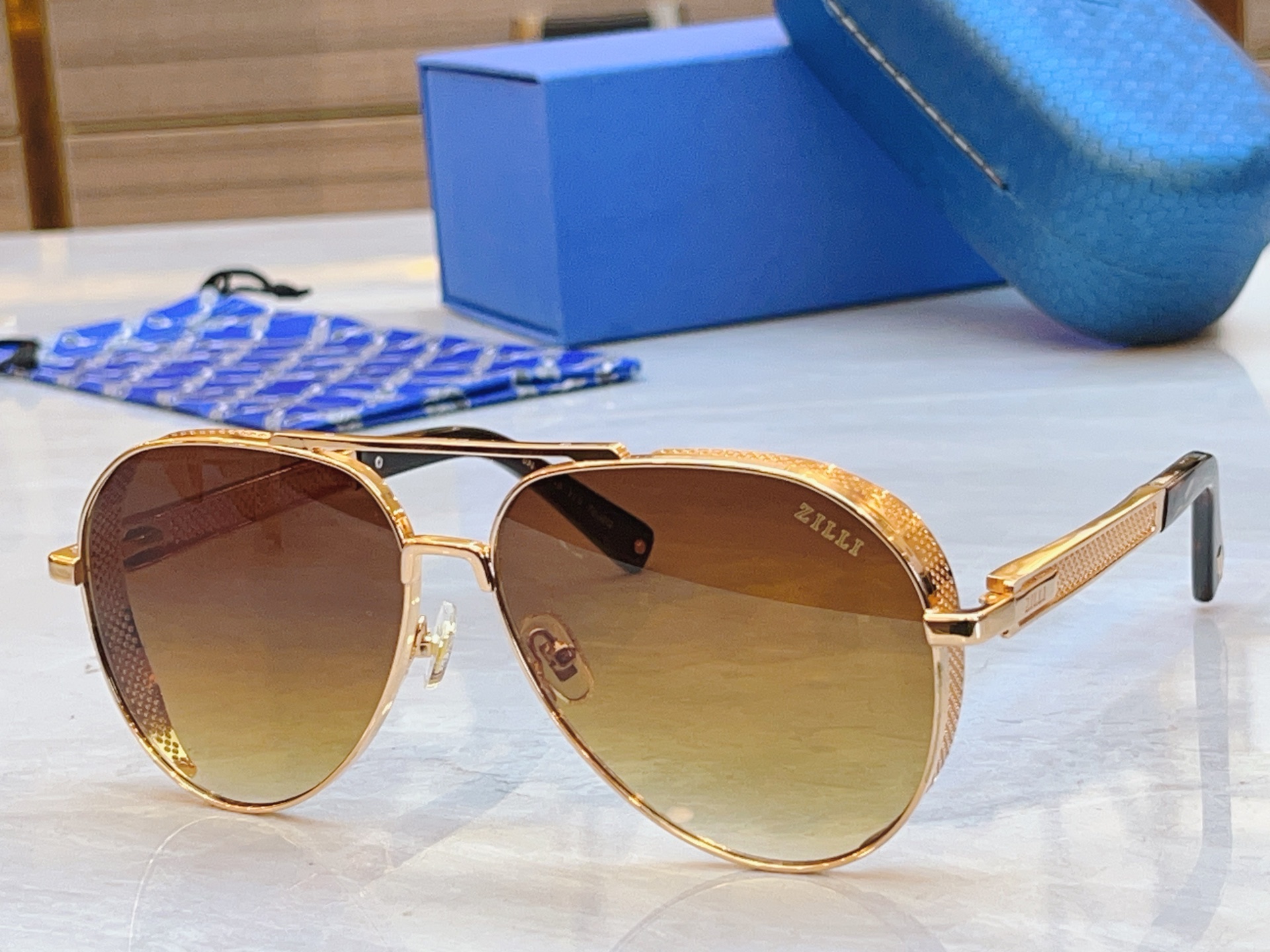 ，【ZEIZ*】蔡*司新款太阳镜，MODEL：ZI80122，SIZE：61口13-140