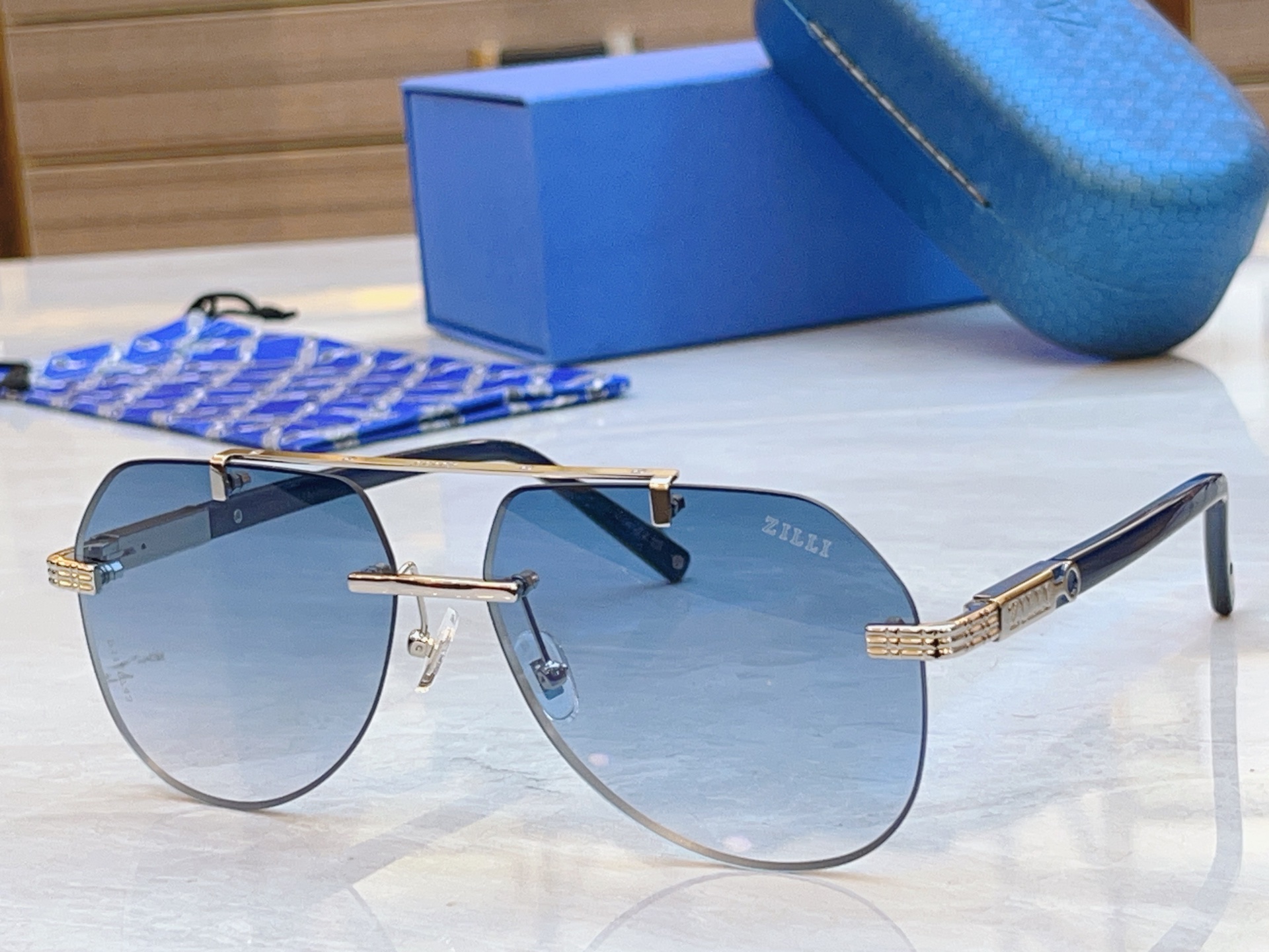 ，【ZEIZ*】蔡*司新款太阳镜，MODEL：ZI80127，SIZE：62口15-143