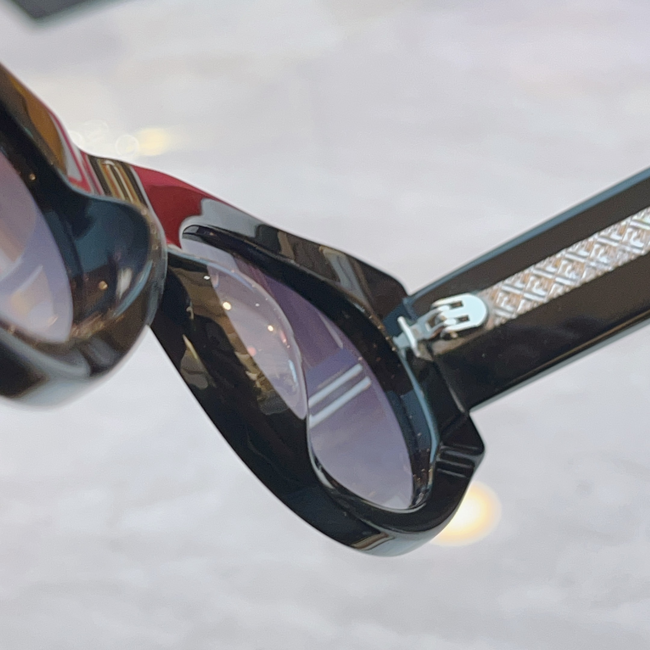 ，【FEN*】芬*迪新款太阳镜🕶️，
MODEL：FE40125I，SIZE：50口23-145