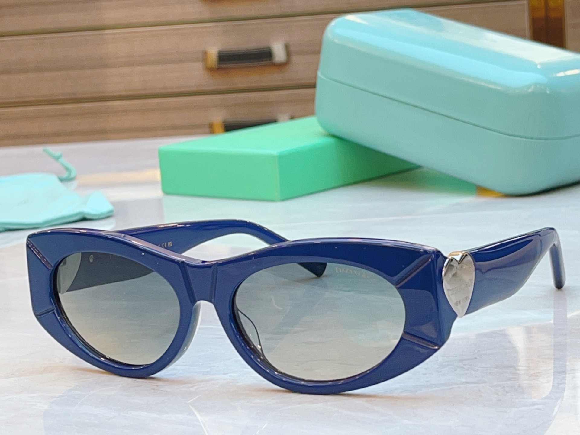 ，【Tiffany & Co.】蒂芙*尼新款太阳镜，Mod：TF4222U，Size：56口17-140