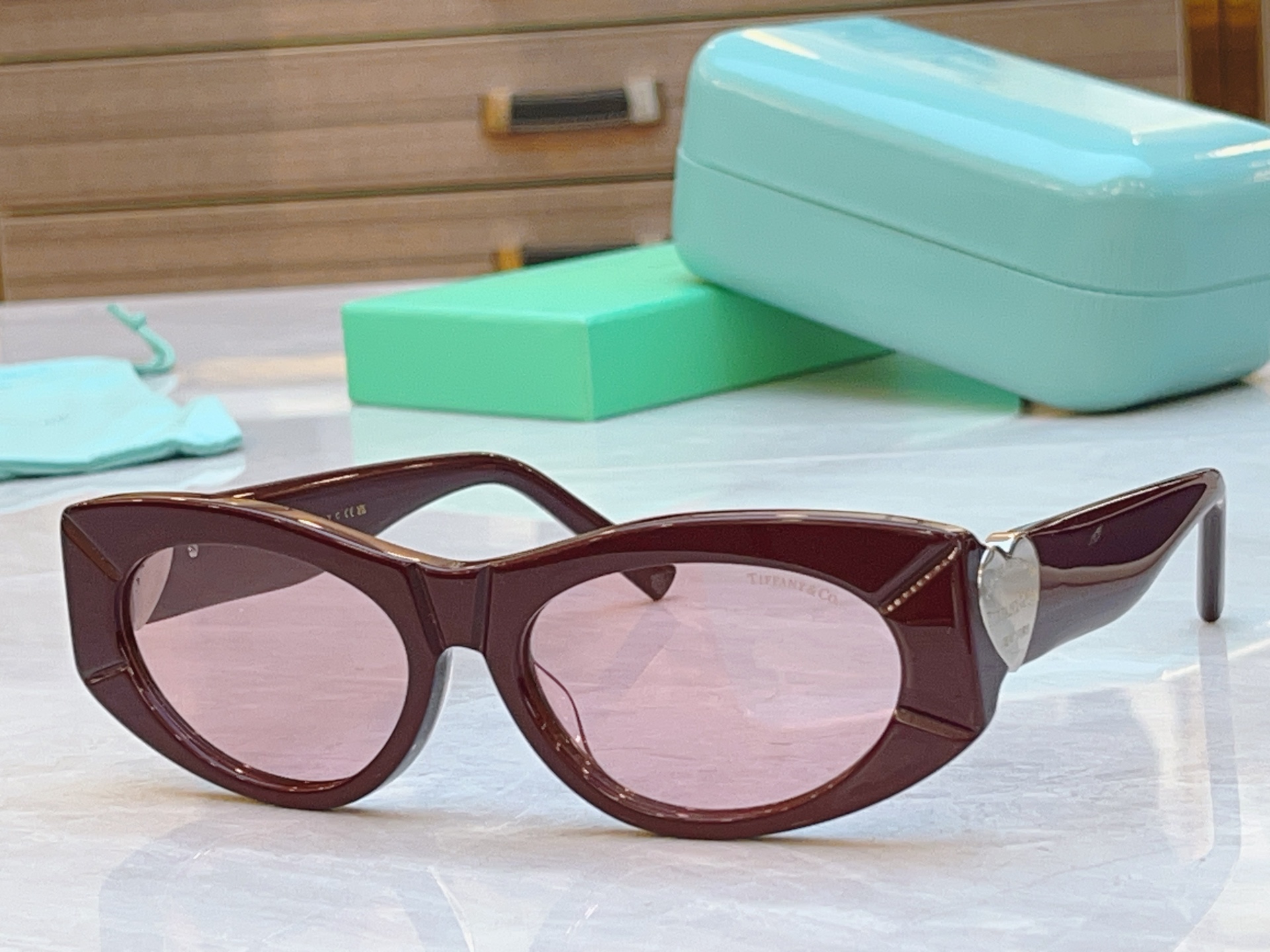 ，【Tiffany & Co.】蒂芙*尼新款太阳镜，Mod：TF4222U，Size：56口17-140